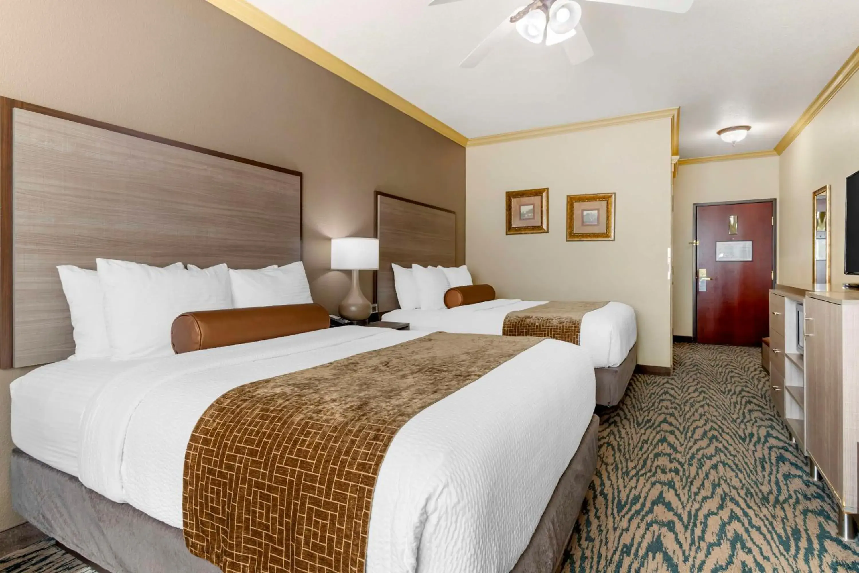 Bedroom, Bed in Best Western Plus Crown Colony Inn & Suites Bedroom, Bed in Best Western Plus Crown Colony Inn & Suites