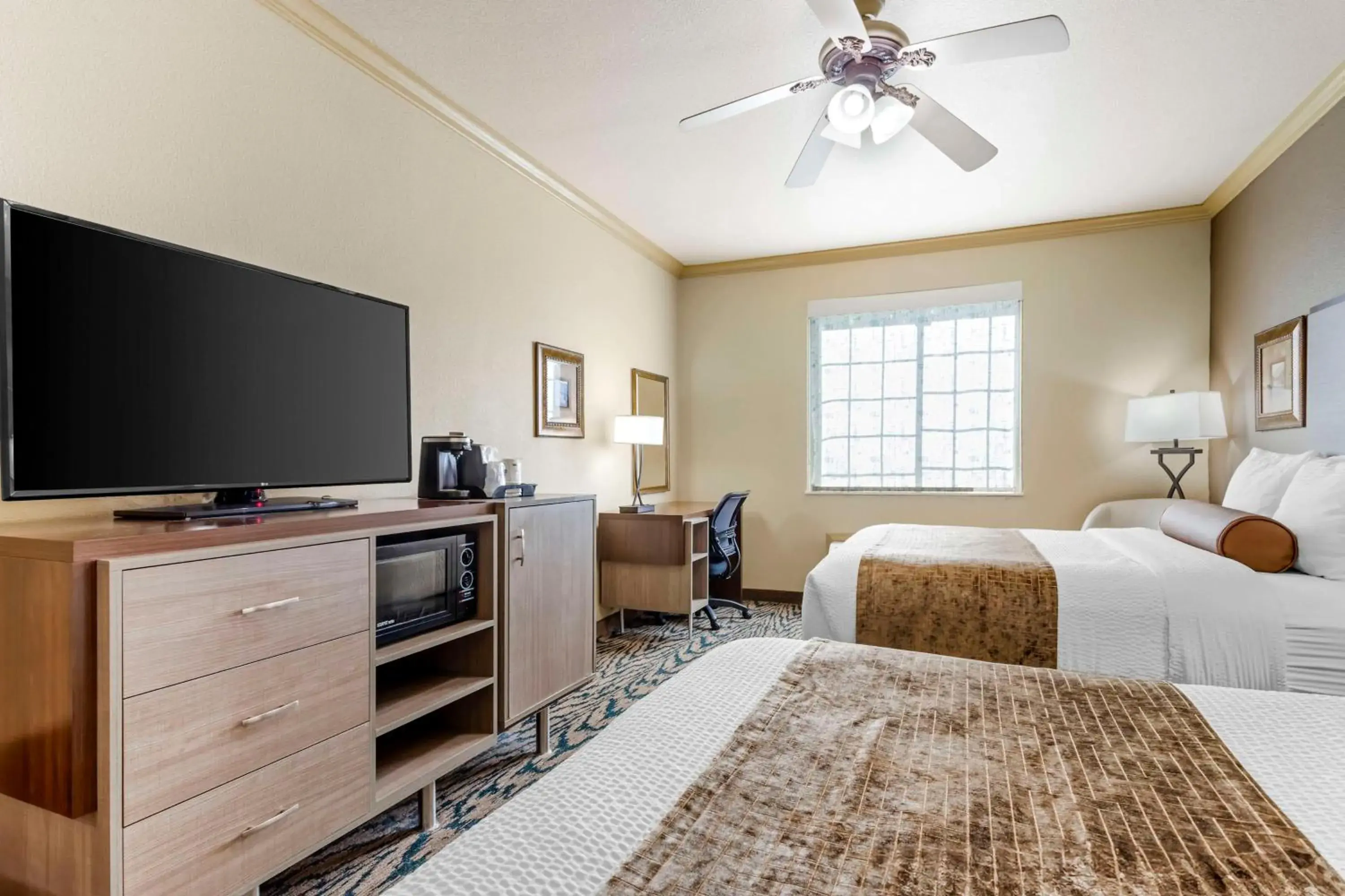 Bedroom, Bed in Best Western Plus Crown Colony Inn & Suites Bedroom, Bed in Best Western Plus Crown Colony Inn & Suites