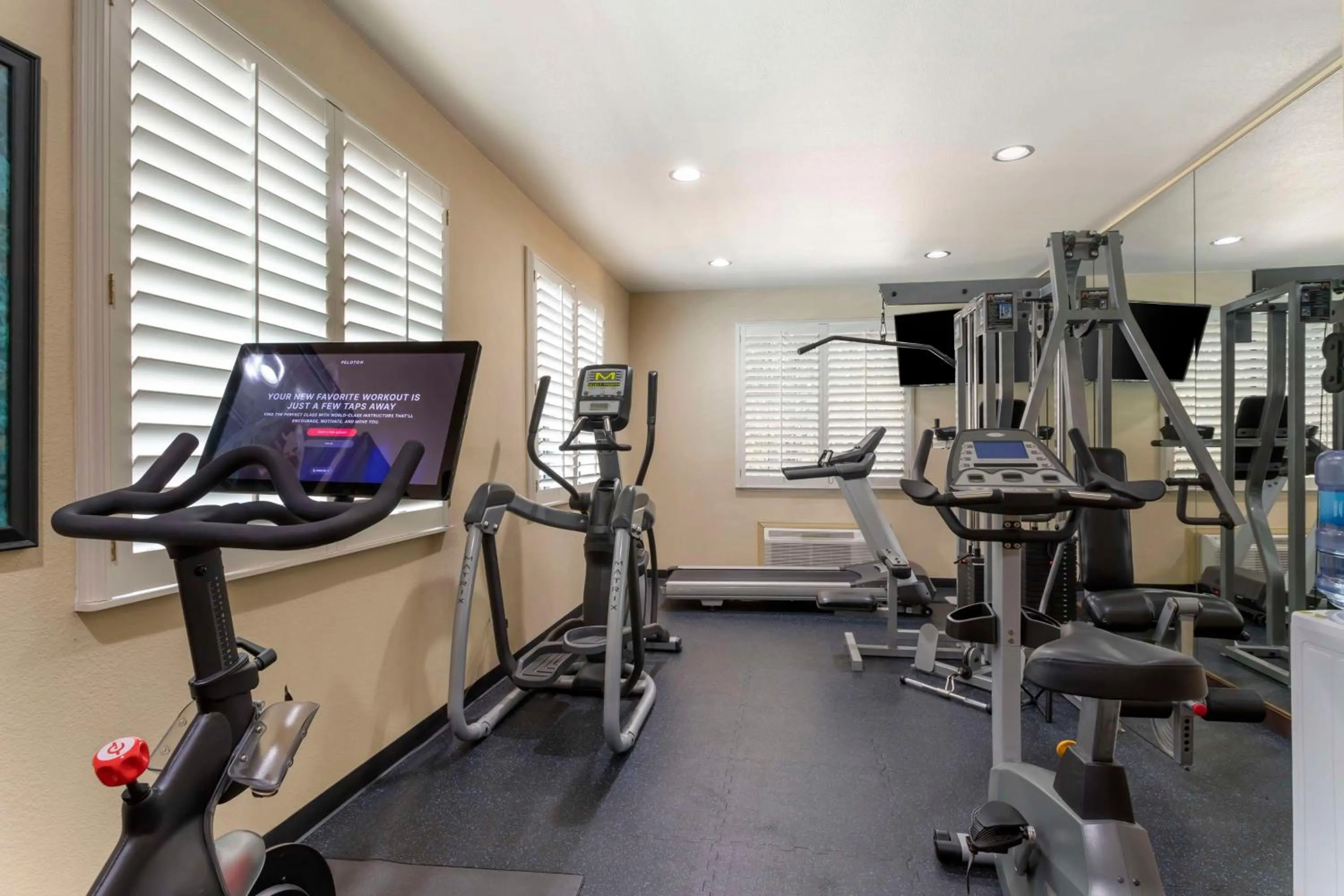 Fitness centre/facilities in Best Western Plus Crown Colony Inn & Suites