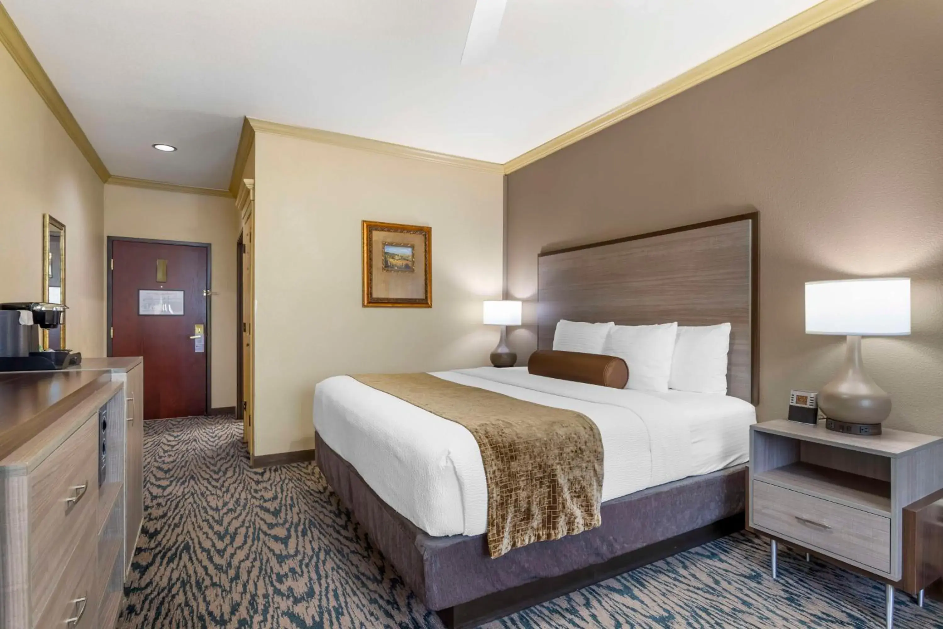 Bedroom, Bed in Best Western Plus Crown Colony Inn & Suites Bedroom, Bed in Best Western Plus Crown Colony Inn & Suites