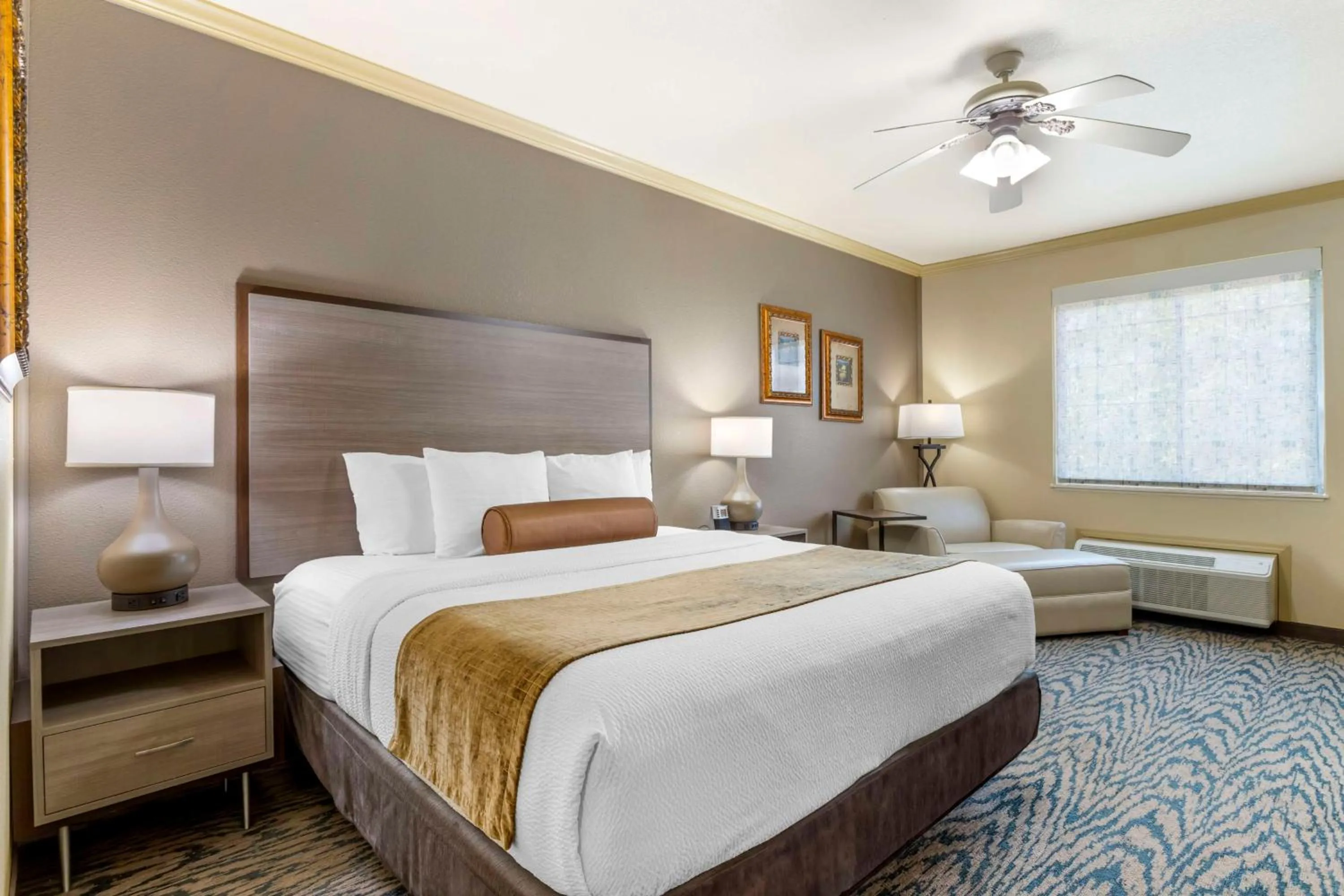 Bedroom, Bed in Best Western Plus Crown Colony Inn & Suites