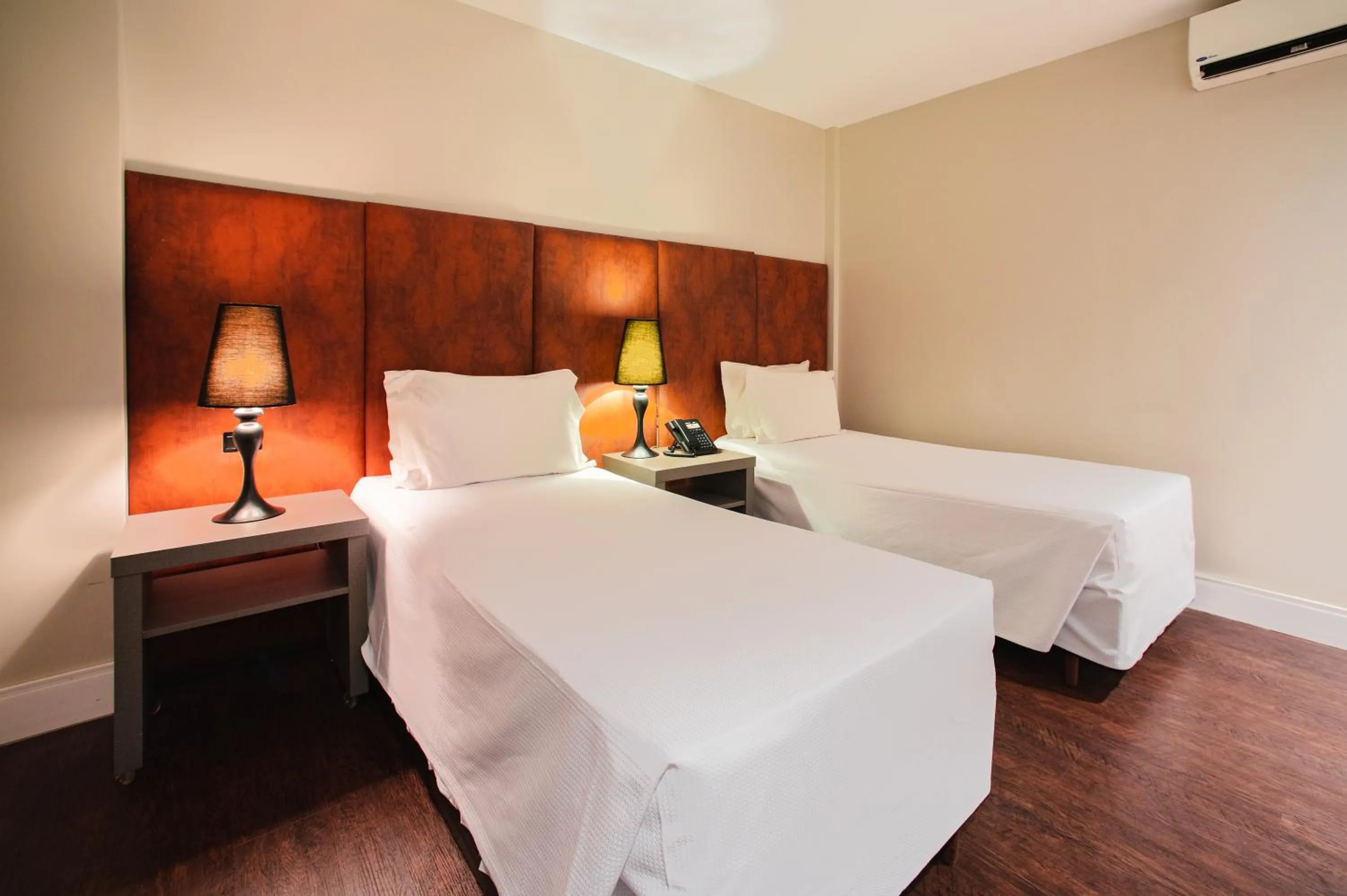 Bed in Brut by Slaviero Hotéis