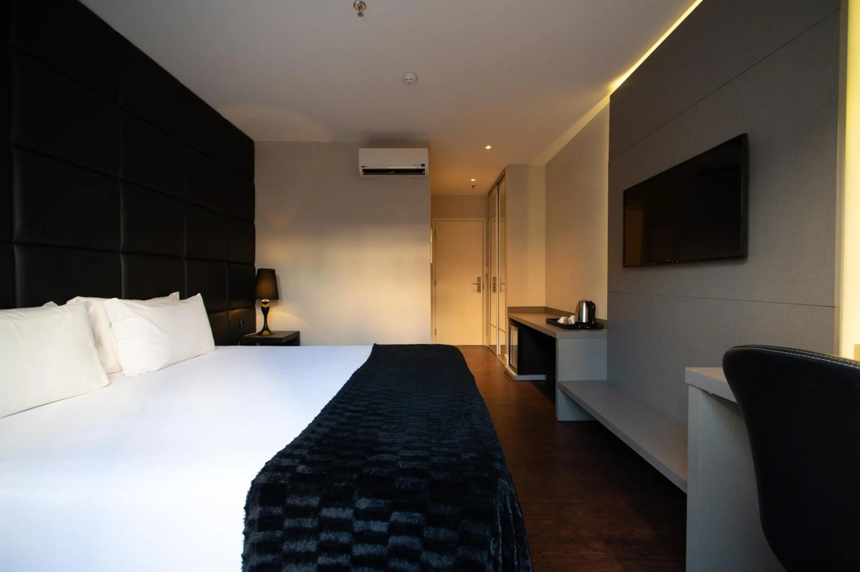 Bed in Brut by Slaviero Hotéis