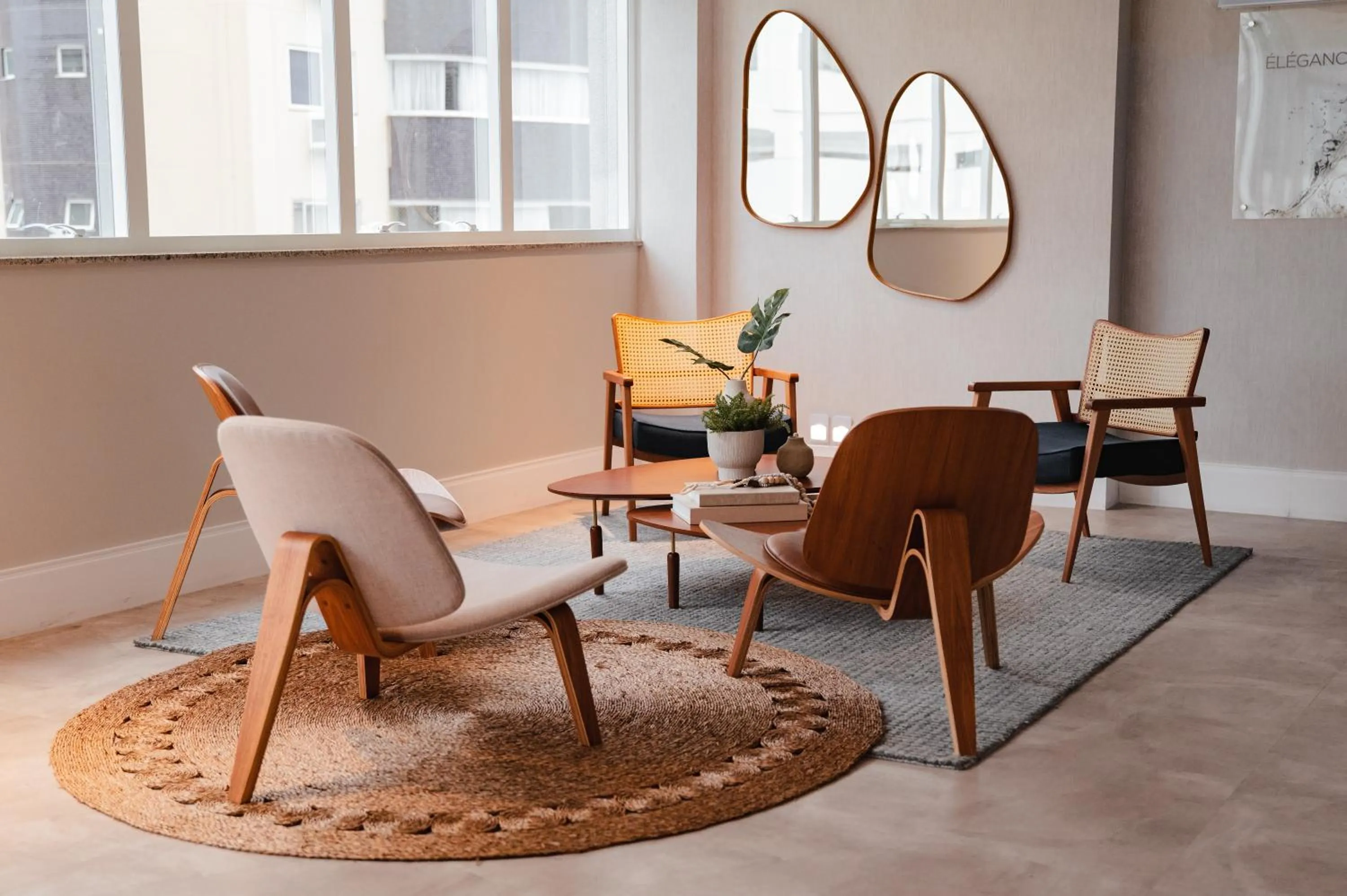 Seating area in Brut by Slaviero Hotéis