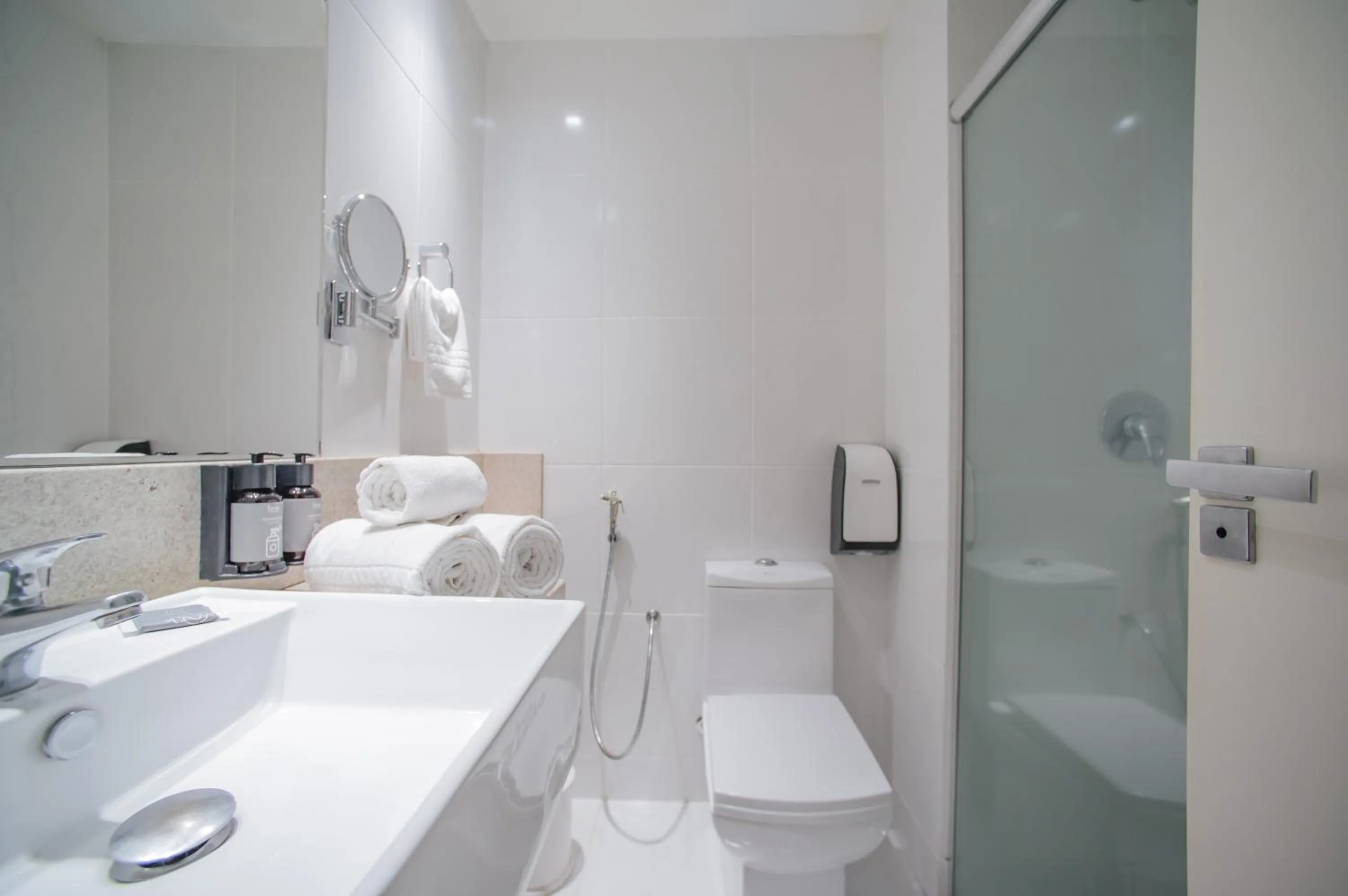 Toilet in Brut by Slaviero Hotéis