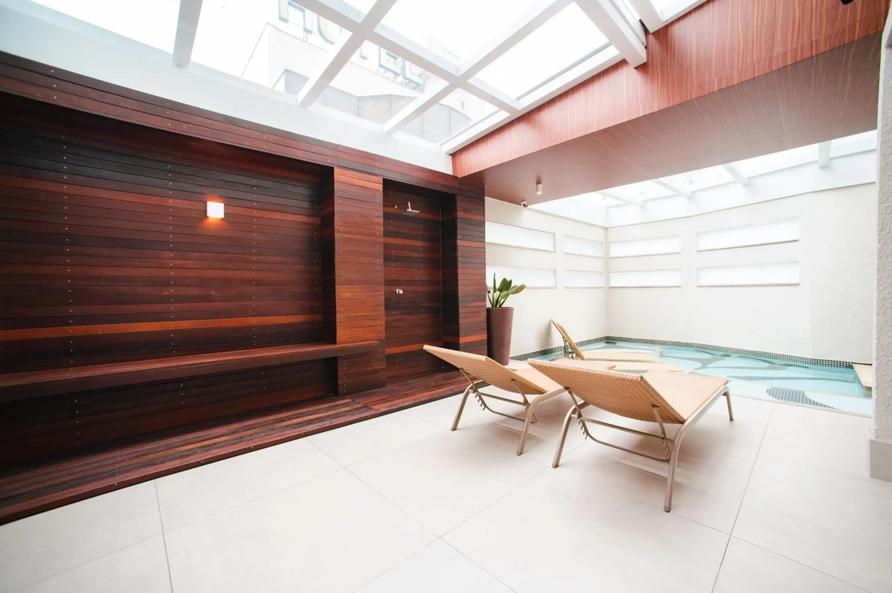 Pool view in Brut by Slaviero Hotéis Pool view in Brut by Slaviero Hotéis