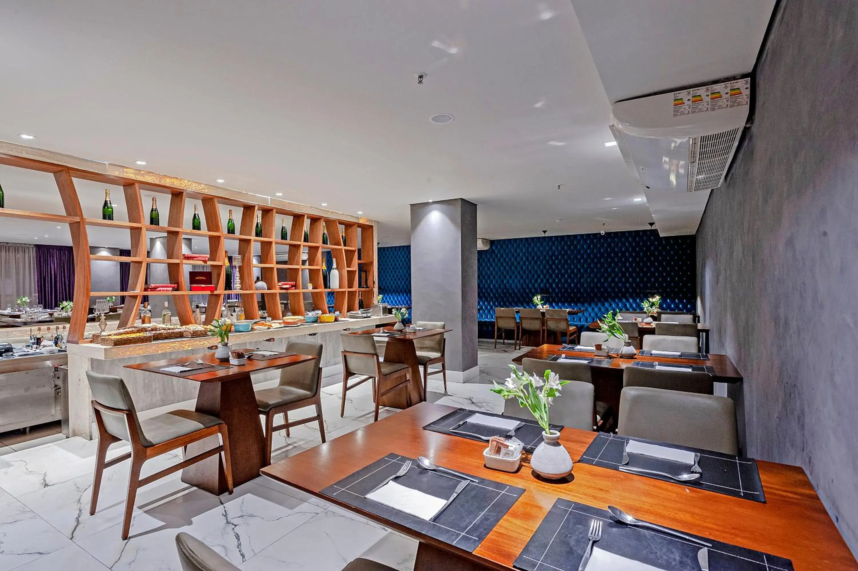 Restaurant/places to eat in Brut by Slaviero Hotéis Restaurant/places to eat in Brut by Slaviero Hotéis