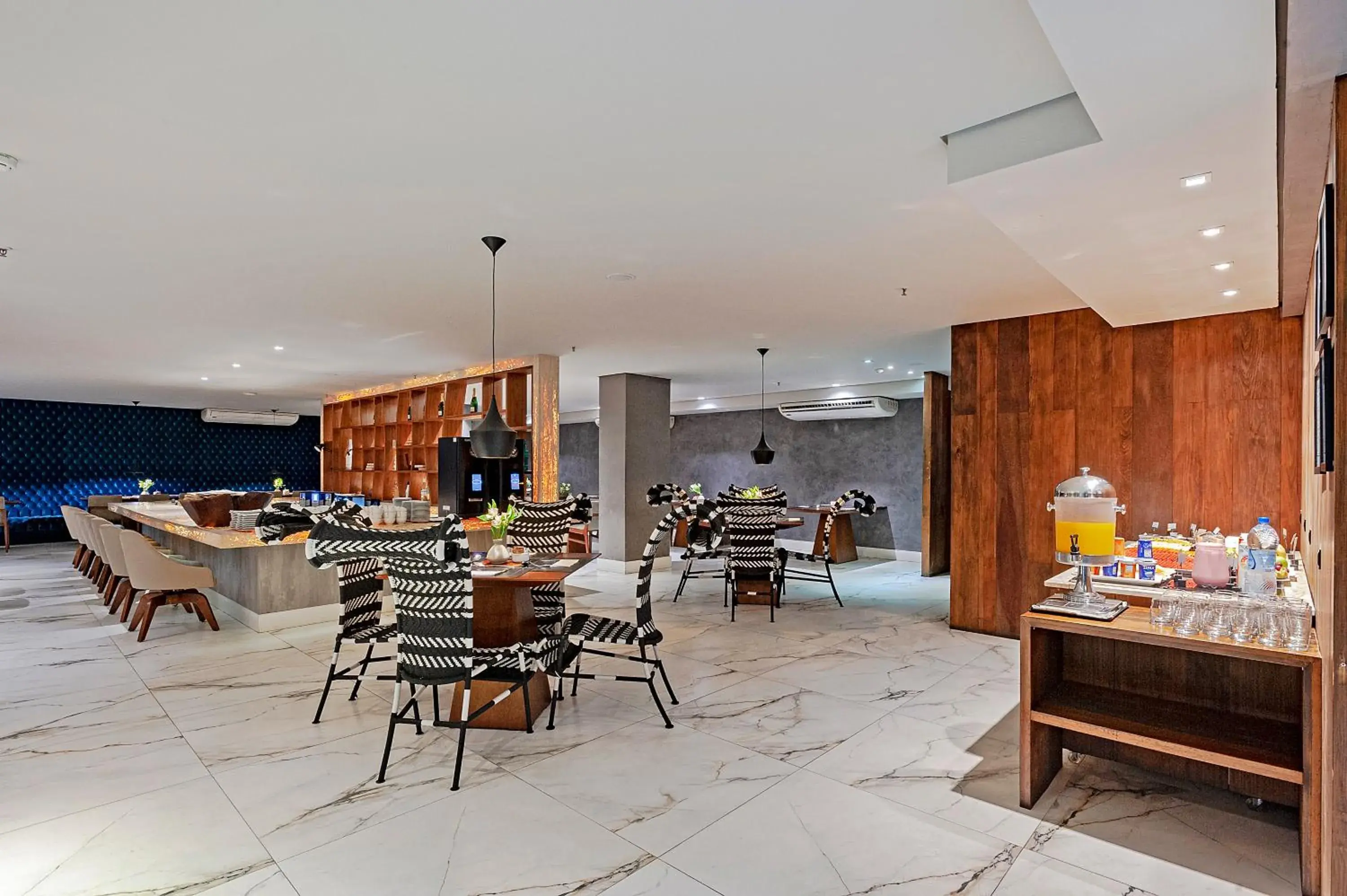 Restaurant/places to eat in Brut by Slaviero Hotéis Restaurant/places to eat in Brut by Slaviero Hotéis