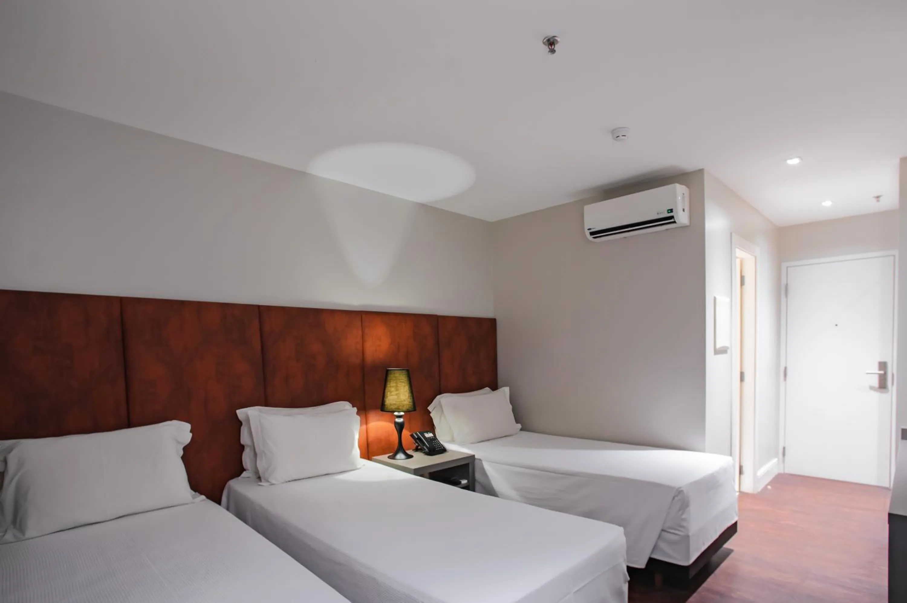 Bed in Brut by Slaviero Hotéis