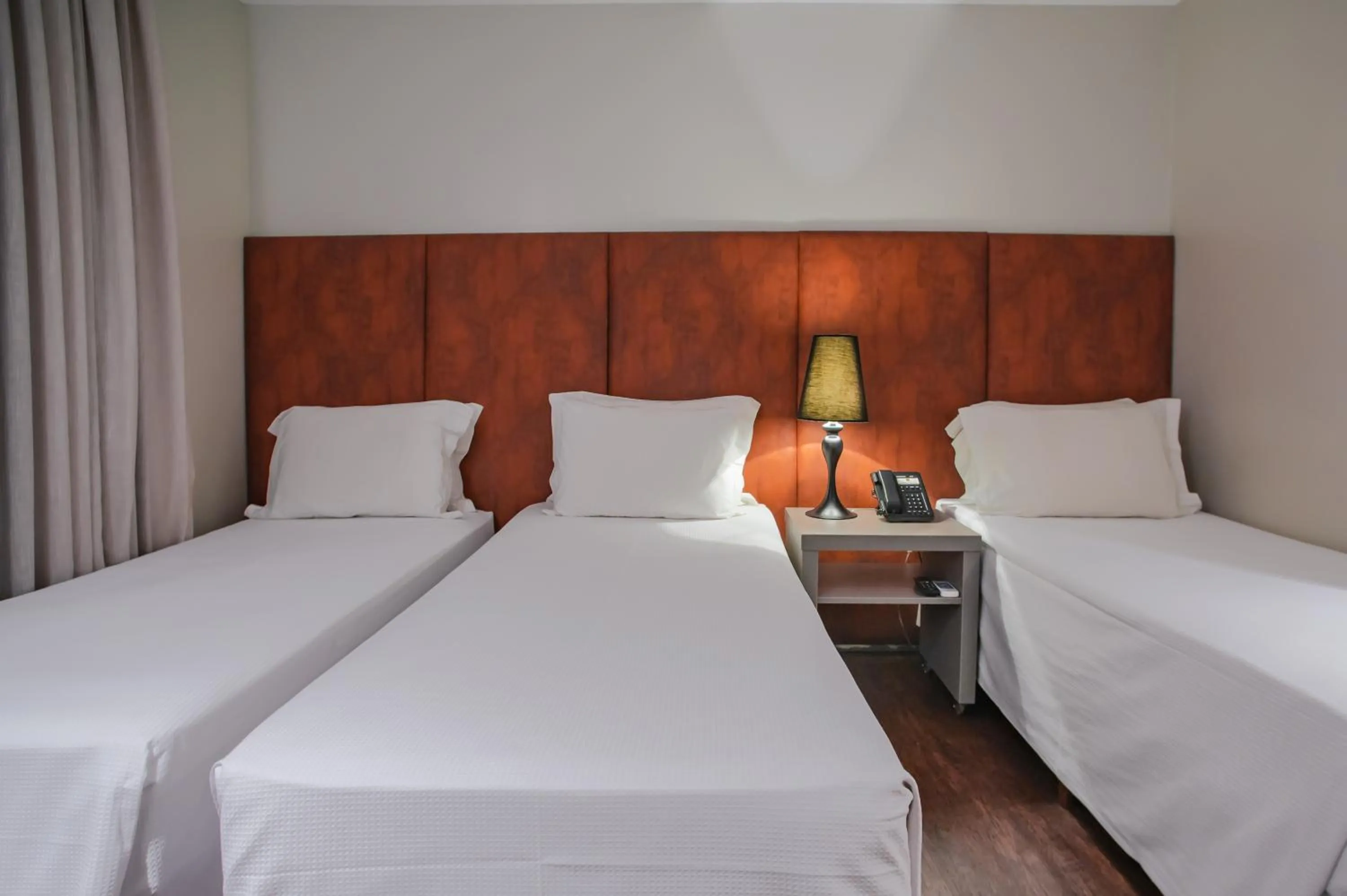 Bed in Brut by Slaviero Hotéis