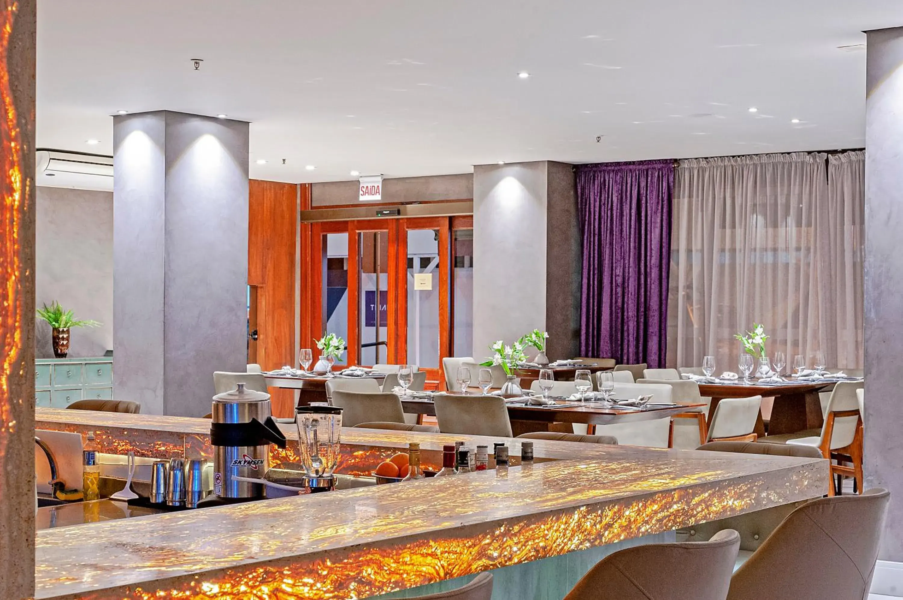 Restaurant/places to eat in Brut by Slaviero Hotéis Restaurant/places to eat in Brut by Slaviero Hotéis