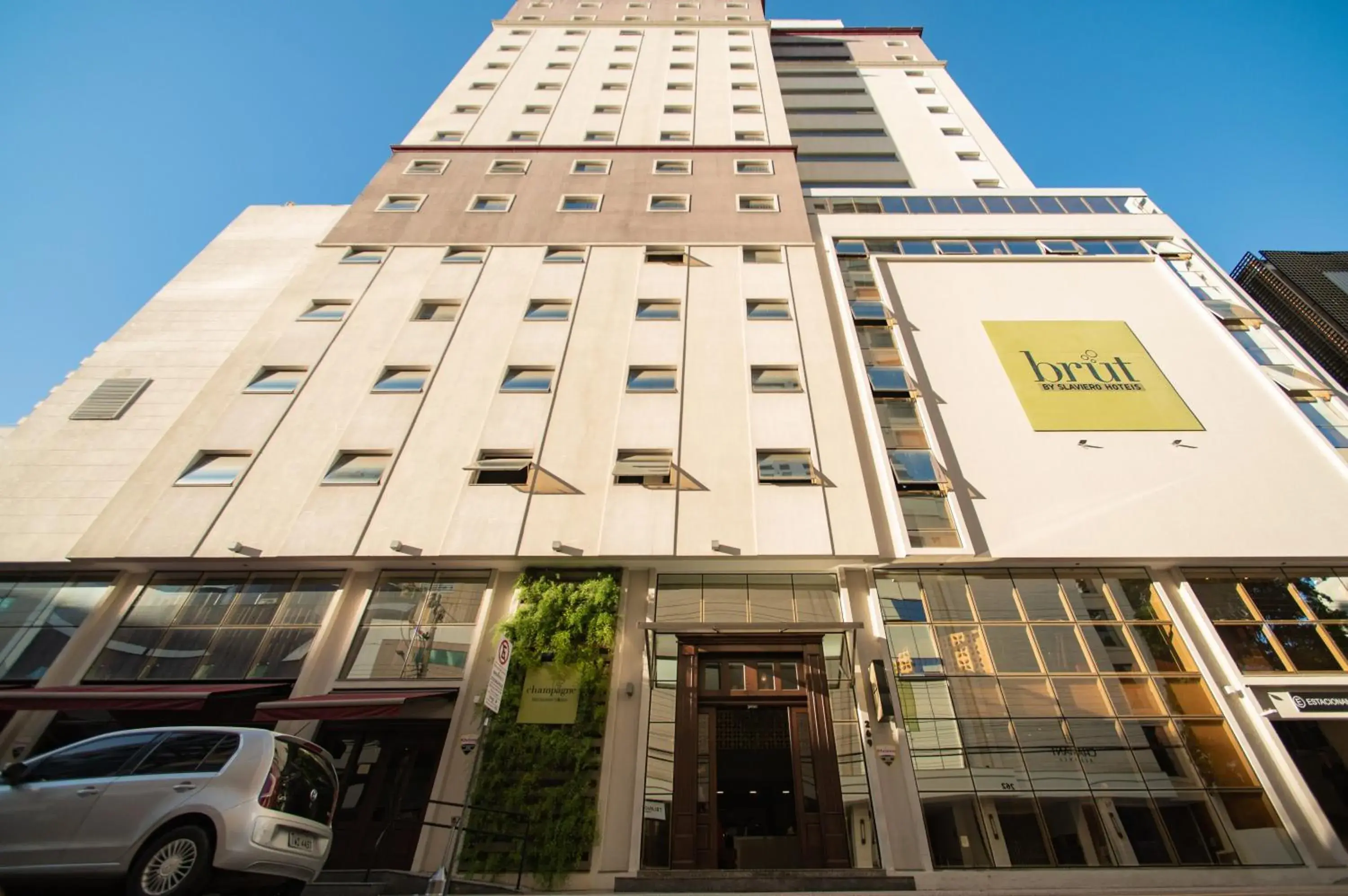 Facade/entrance in Brut by Slaviero Hotéis Facade/entrance in Brut by Slaviero Hotéis