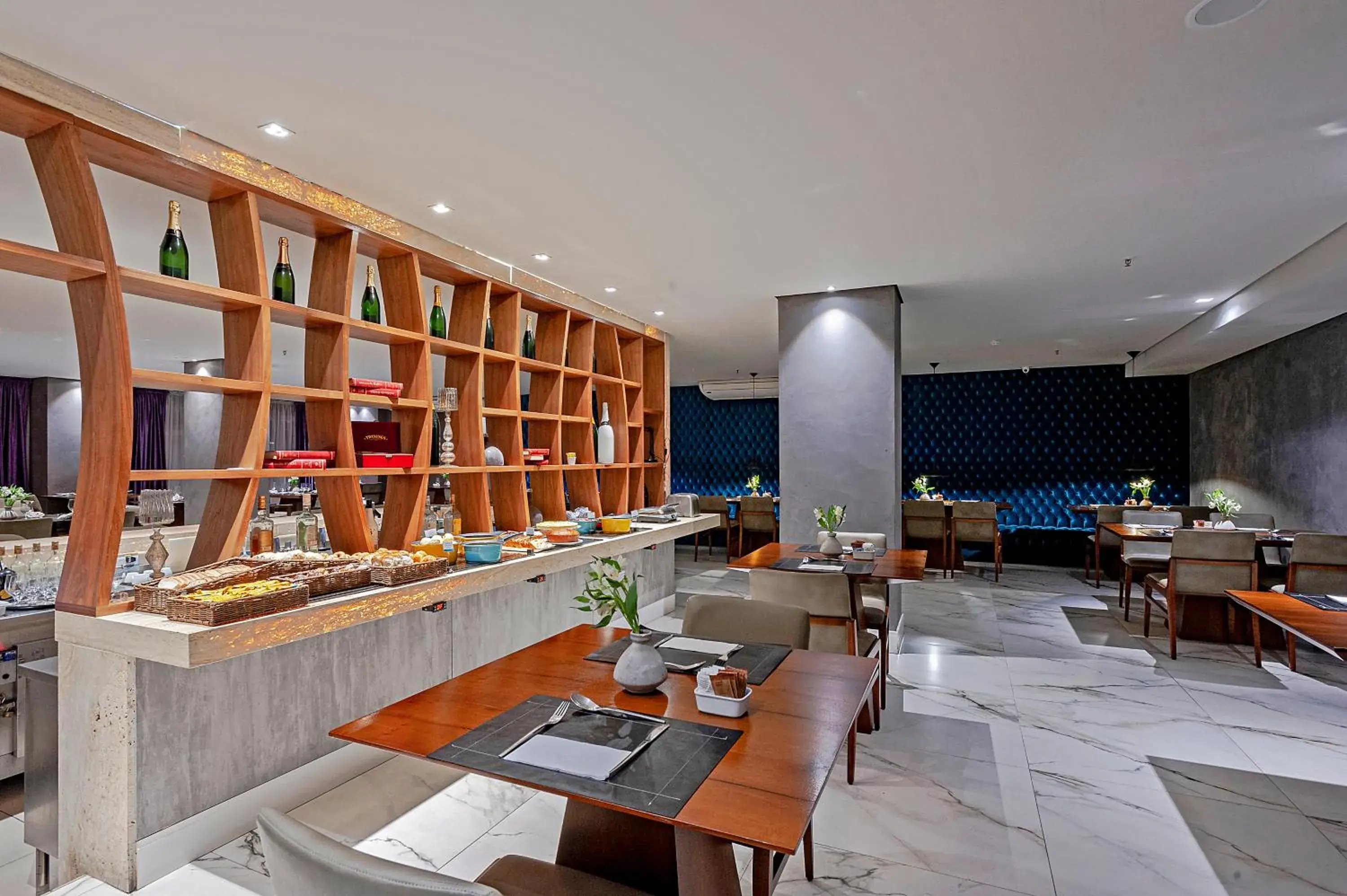 Restaurant/places to eat in Brut by Slaviero Hotéis Restaurant/places to eat in Brut by Slaviero Hotéis