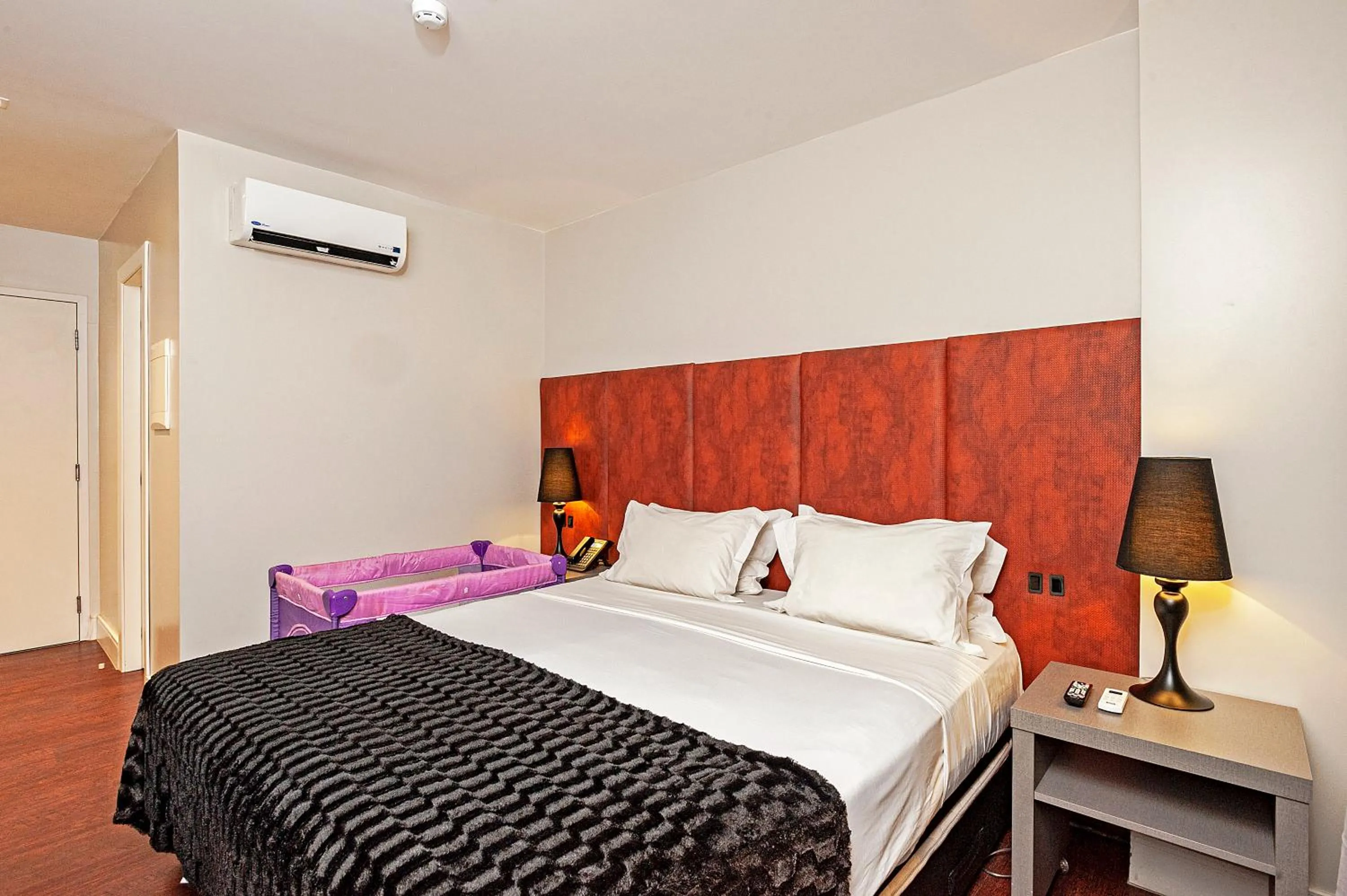 Bed in Brut by Slaviero Hotéis