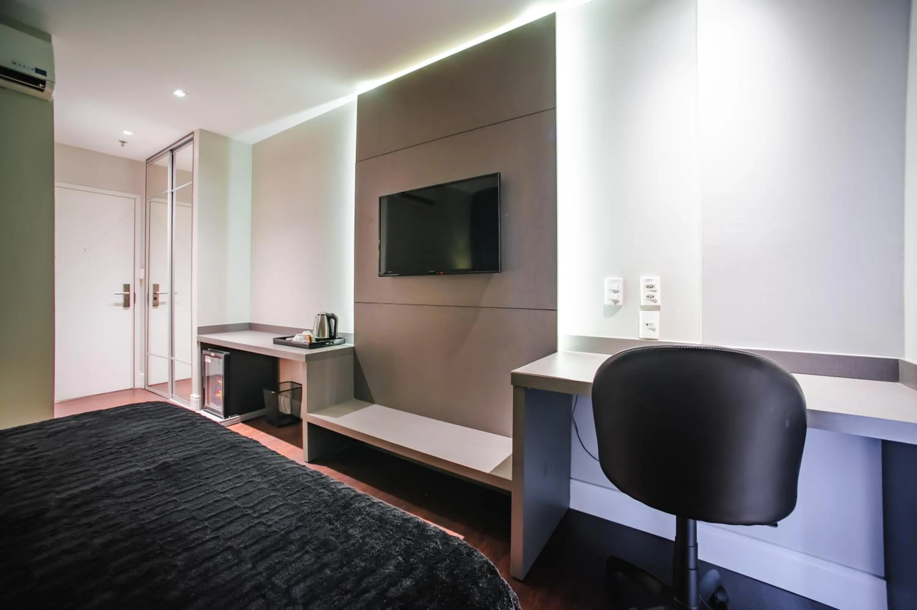 Bed in Brut by Slaviero Hotéis