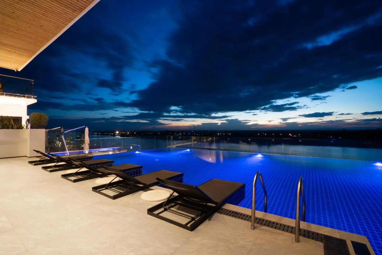 Swimming pool in One Riviera Hotel and Residences