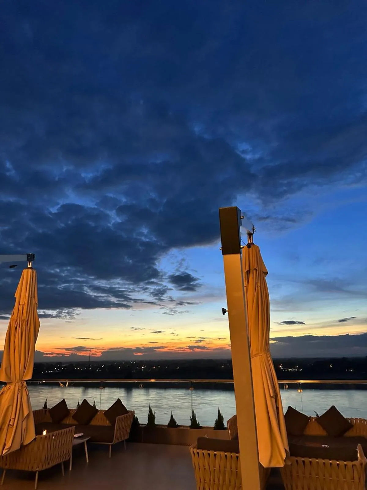 Restaurant/places to eat in One Riviera Hotel and Residences