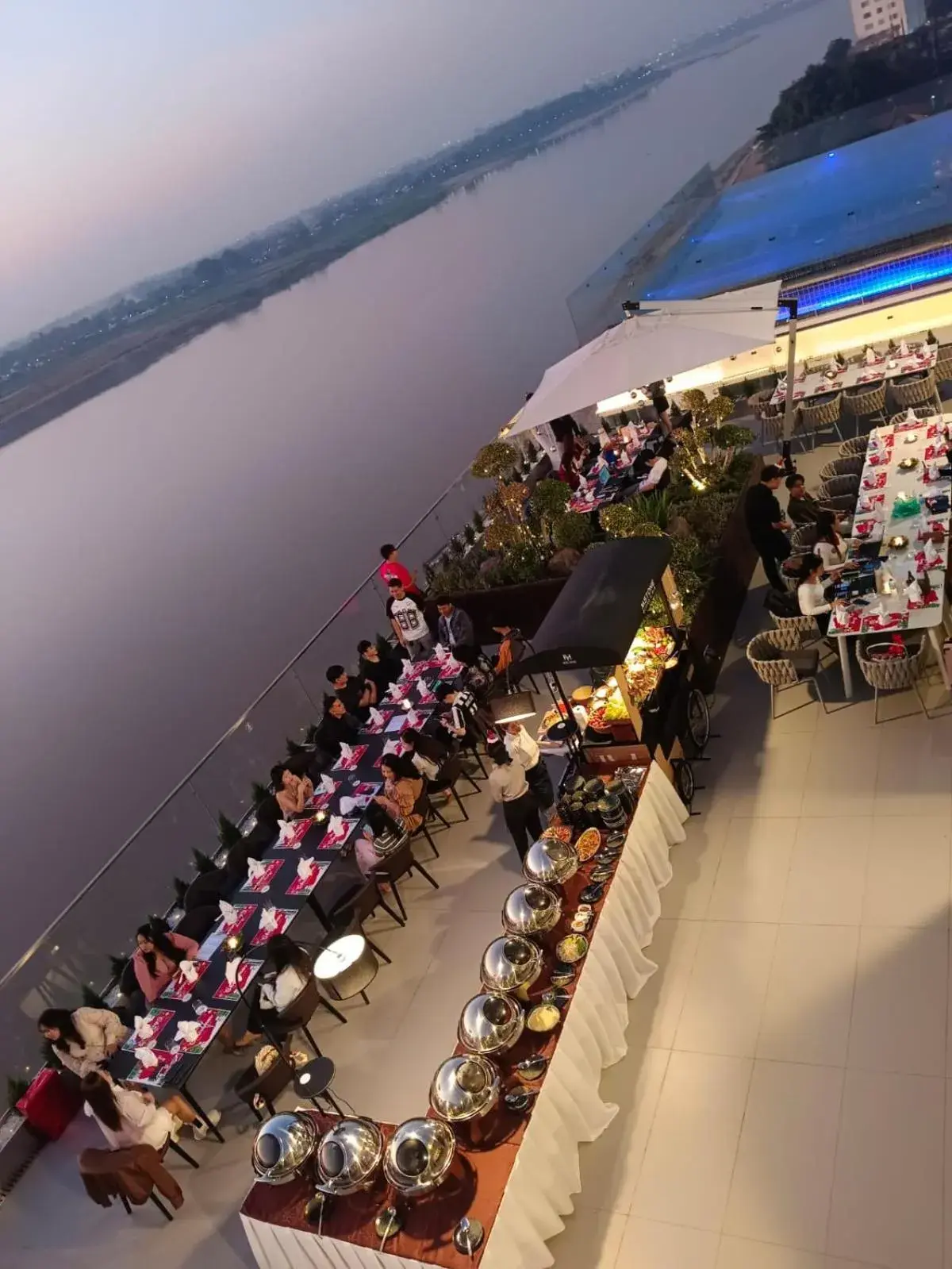 Restaurant/places to eat in One Riviera Hotel and Residences Restaurant/places to eat in One Riviera Hotel and Residences