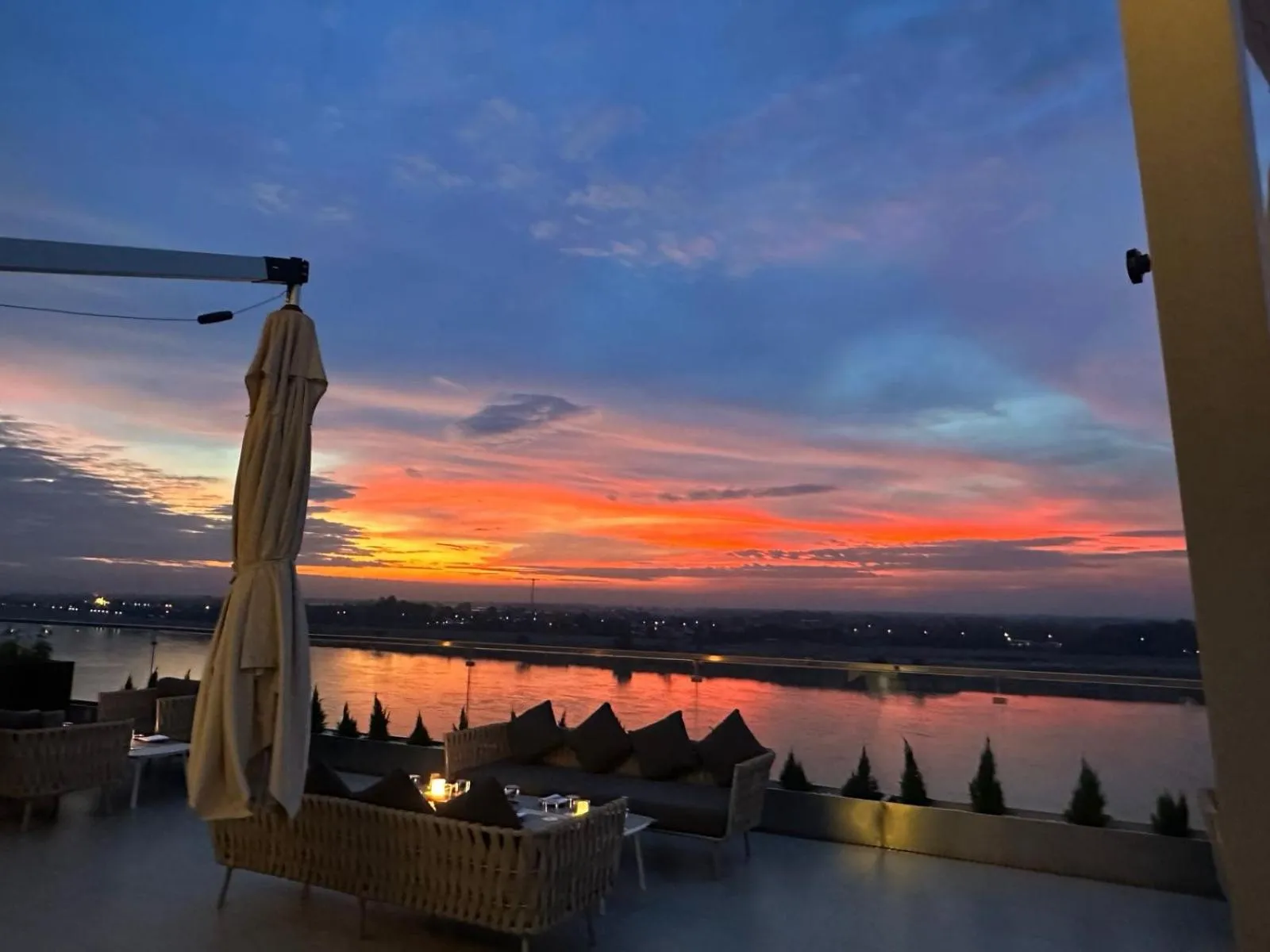 Restaurant/places to eat in One Riviera Hotel and Residences