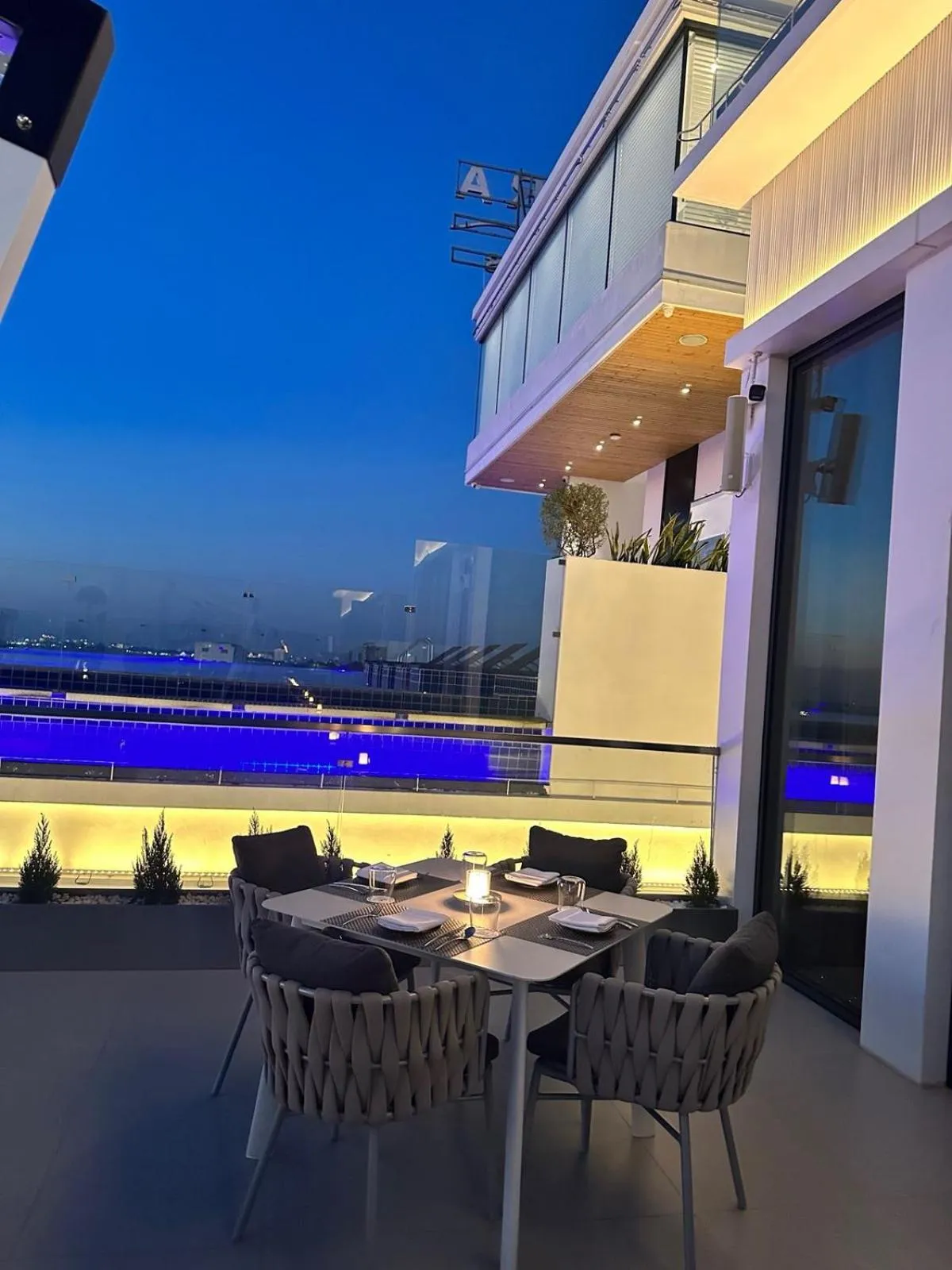 Restaurant/places to eat in One Riviera Hotel and Residences