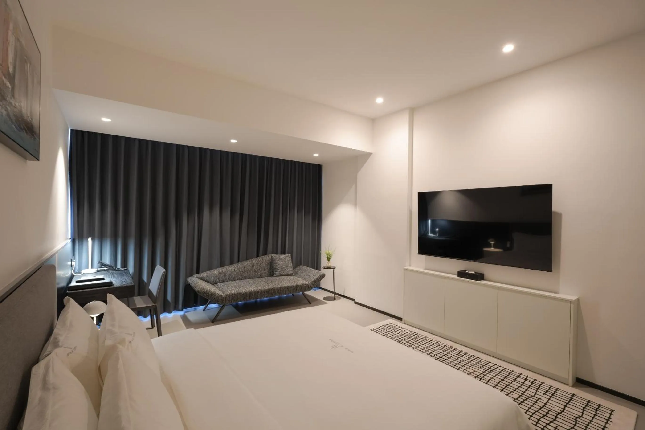 TV and multimedia, Bed in One Riviera Hotel and Residences