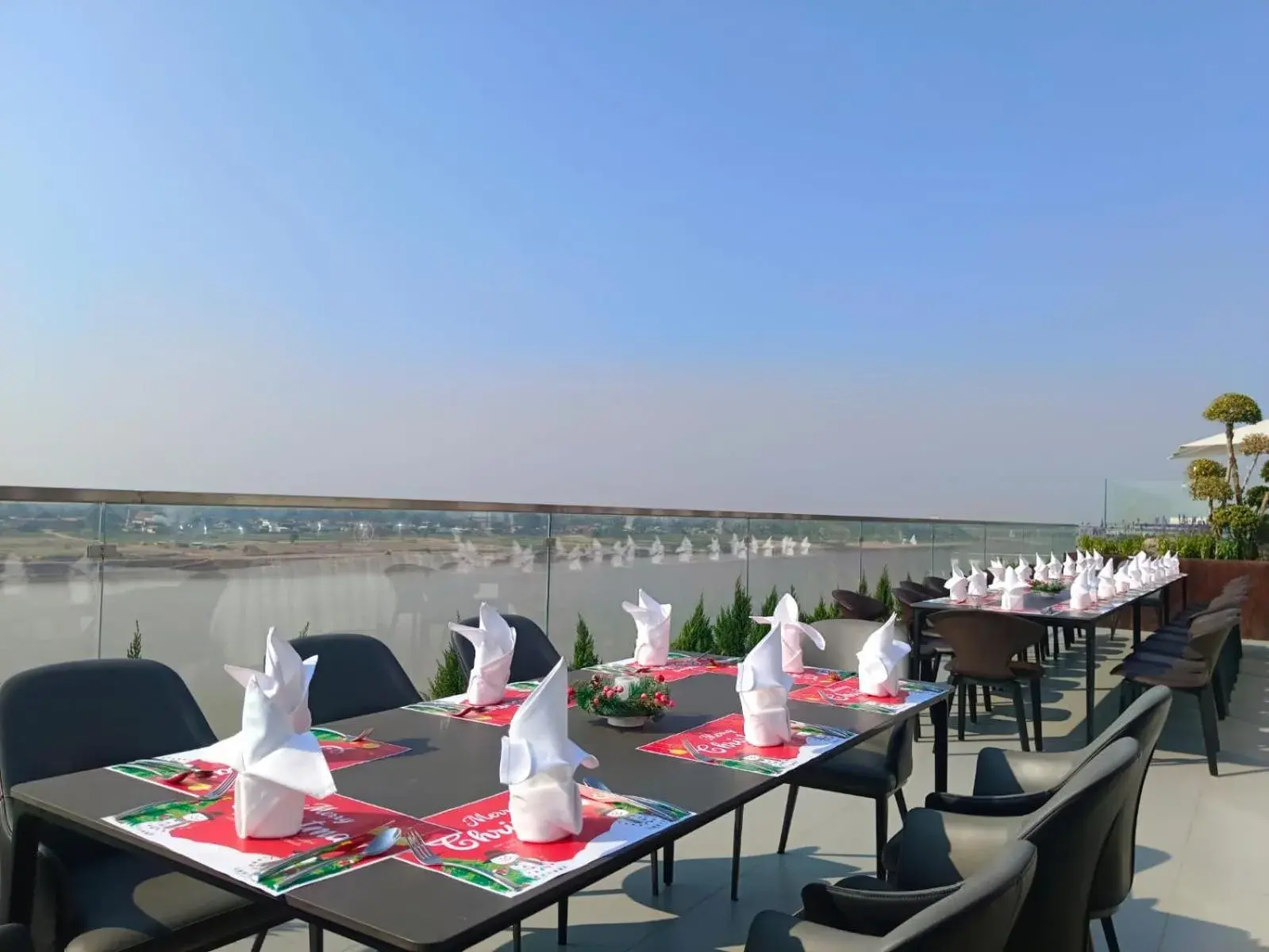 Restaurant/places to eat in One Riviera Hotel and Residences Restaurant/places to eat in One Riviera Hotel and Residences