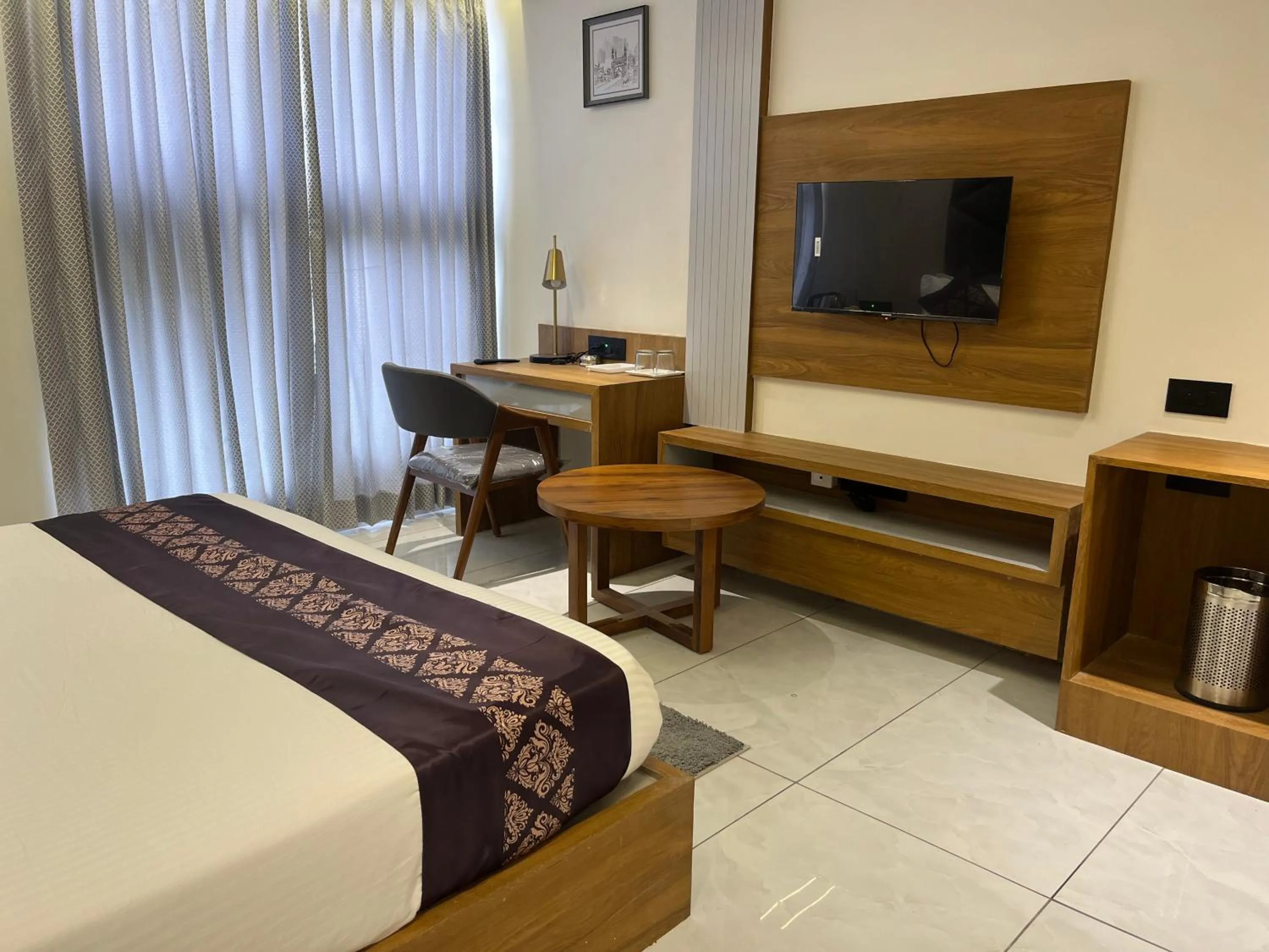 TV and multimedia, Bed in Hotel Royal Empire