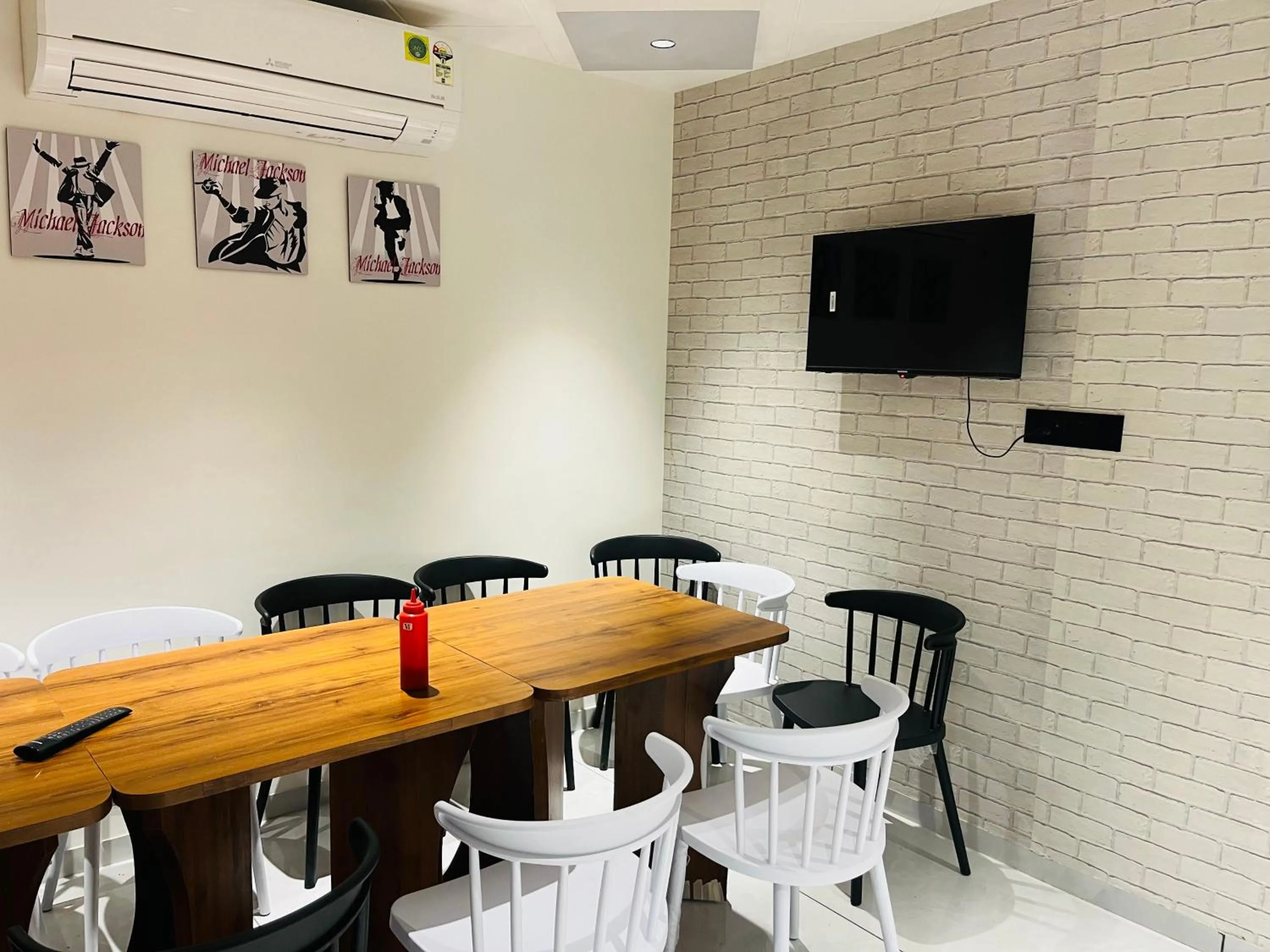 TV and multimedia in Hotel Royal Empire