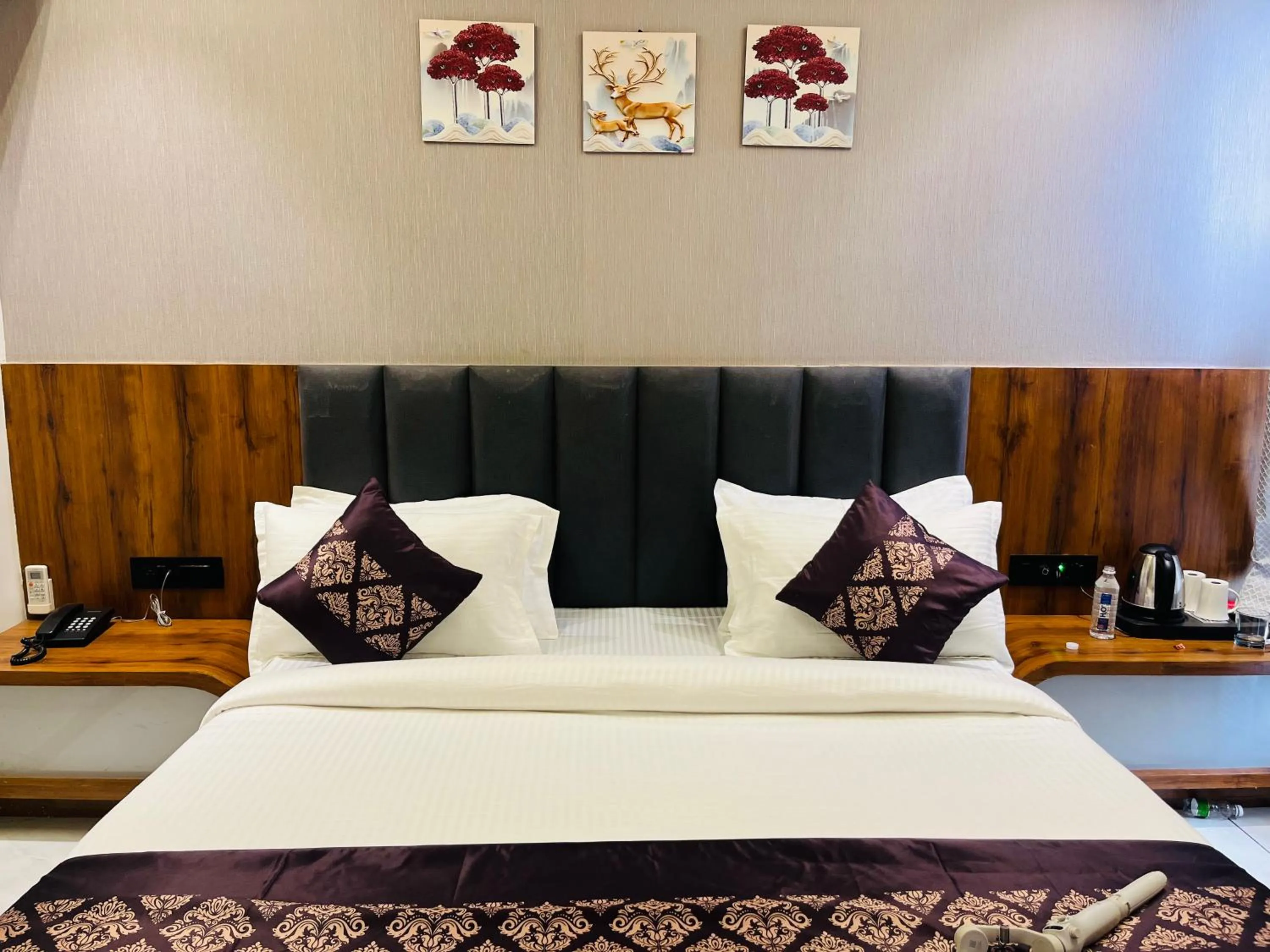 Bed in Hotel Royal Empire