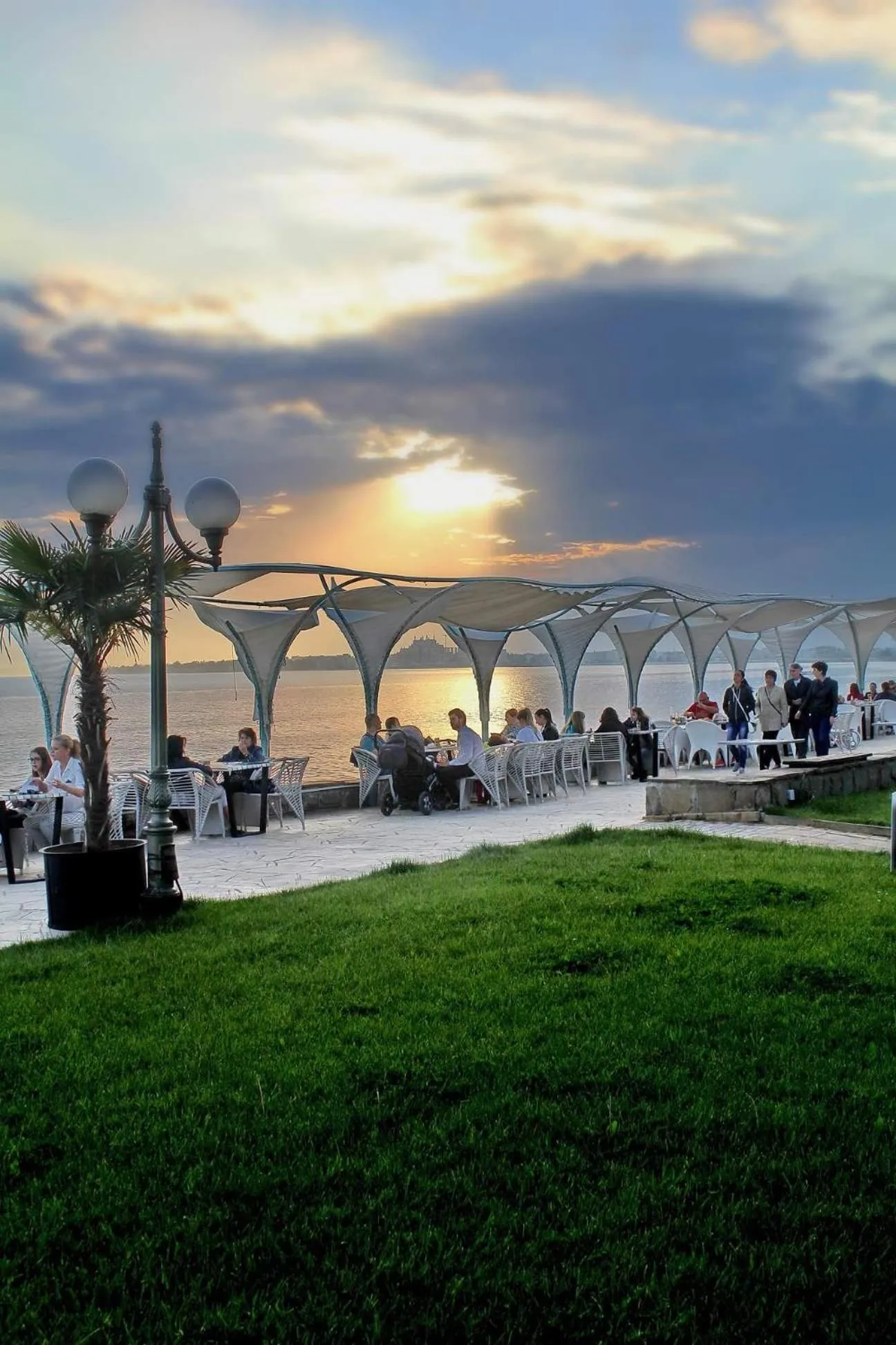 Restaurant/places to eat in Guest House Dani