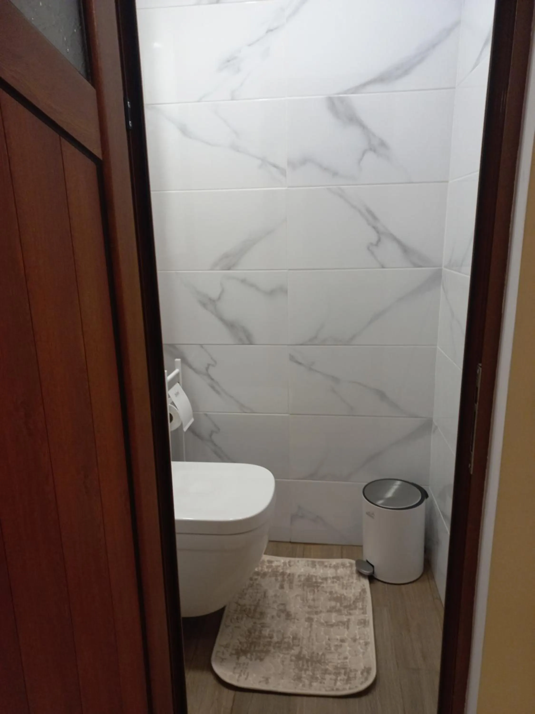 Toilet in Guest House Dani
