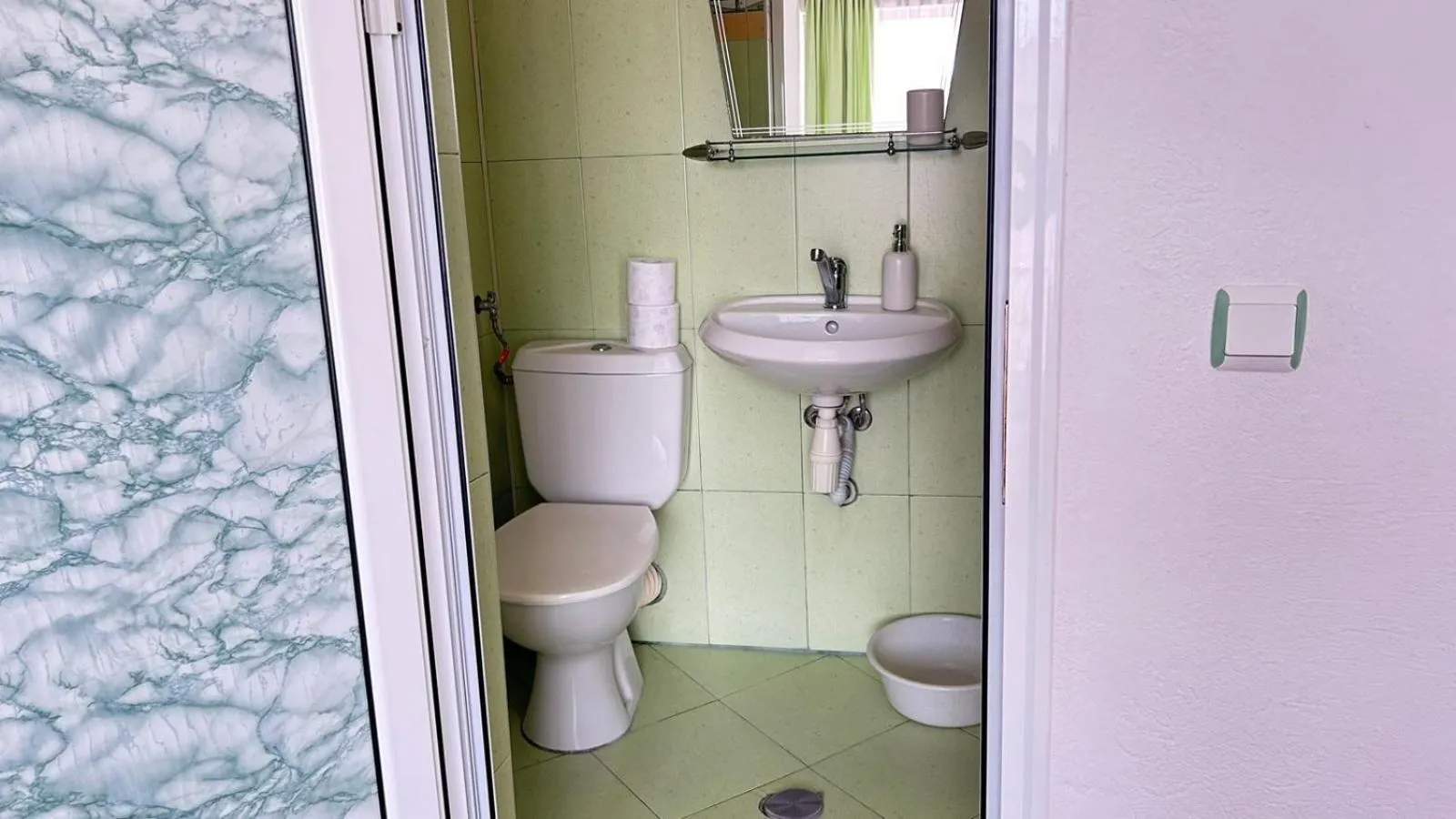 Shower in Guest House Dani
