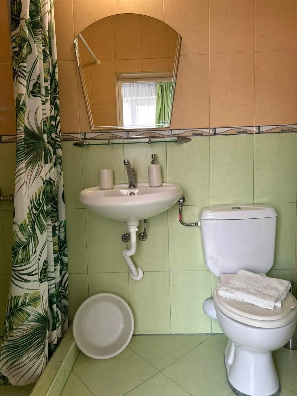 Shower in Guest House Dani