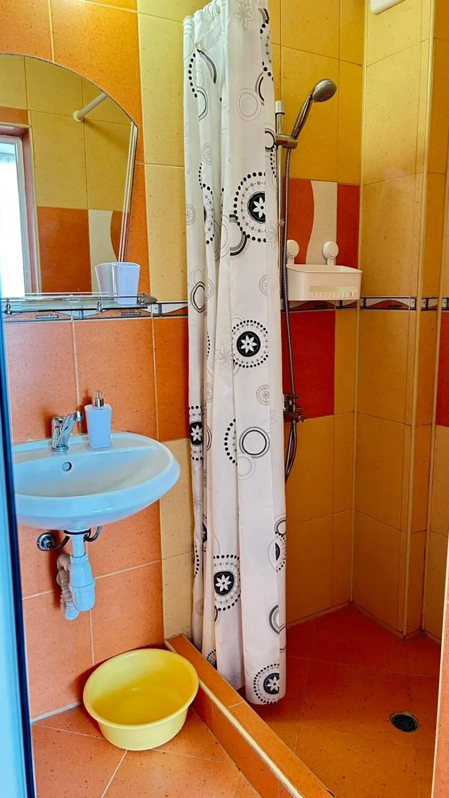Shower in Guest House Dani