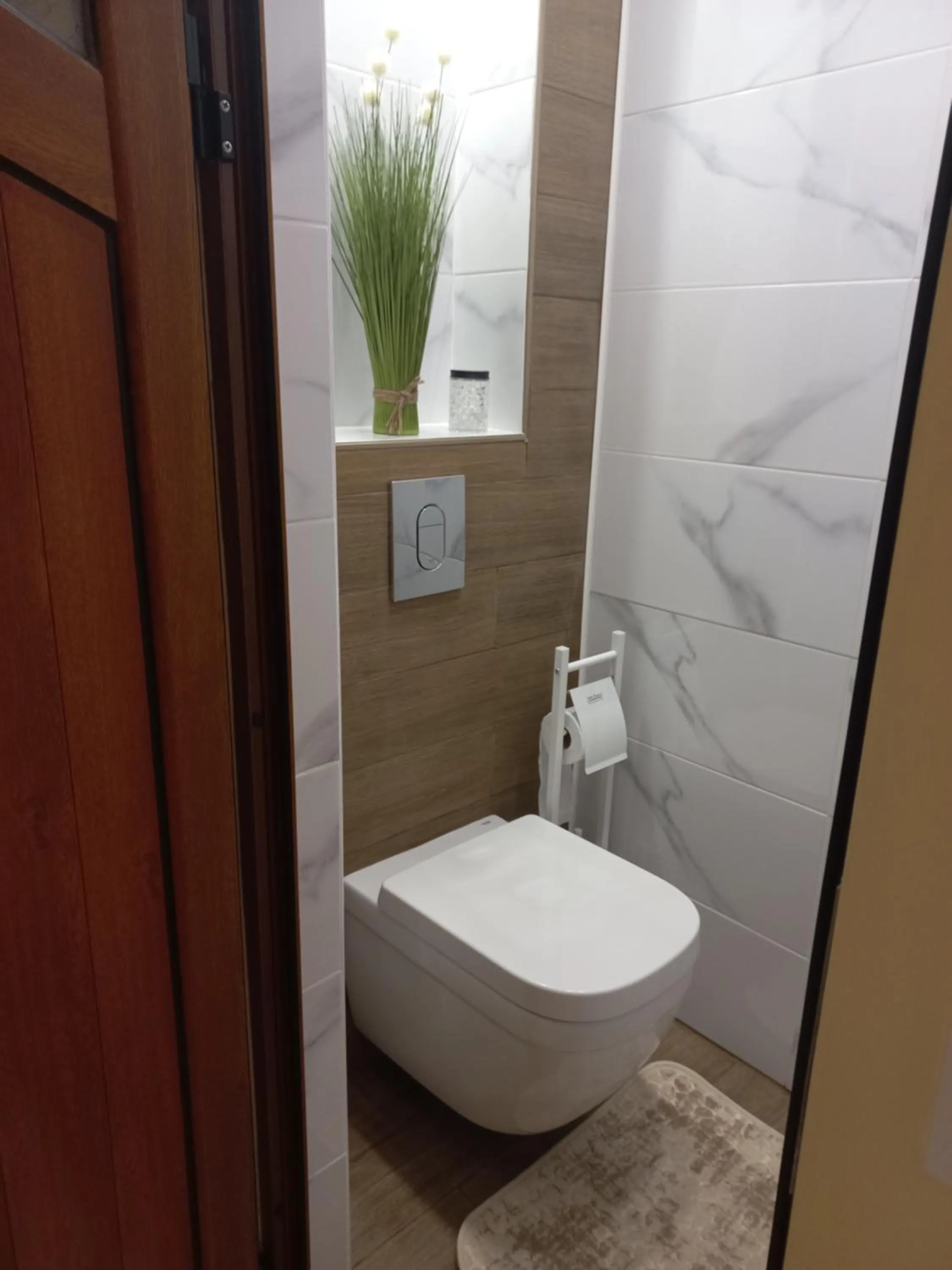 Toilet in Guest House Dani