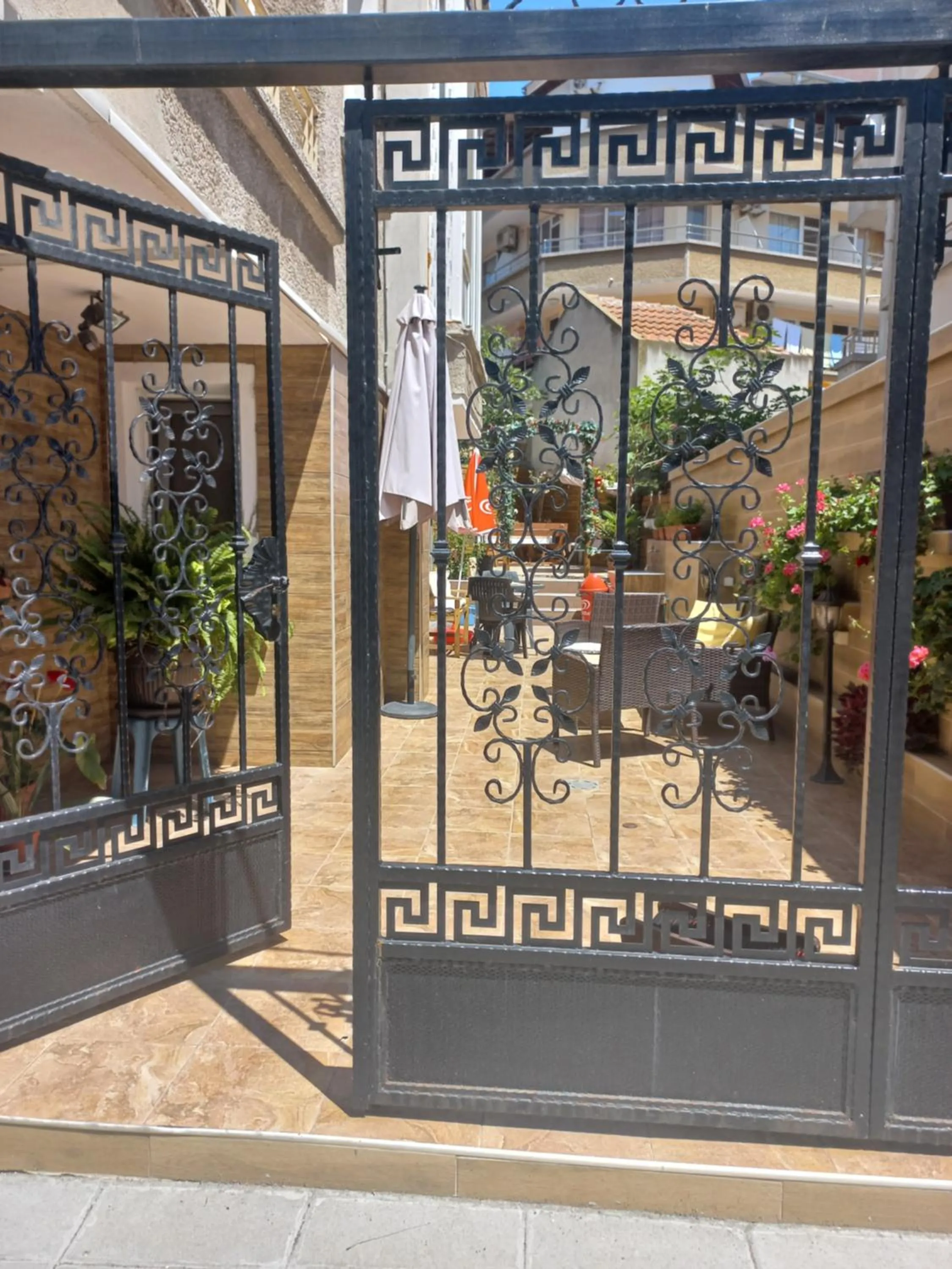 Facade/entrance in Guest House Dani