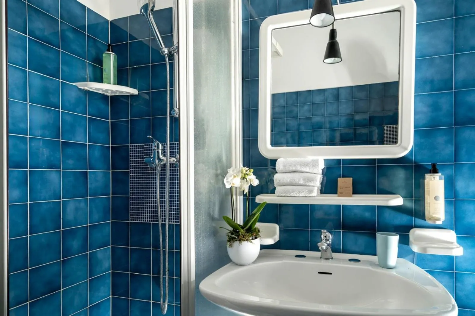 Shower in Hotel Club La Villa