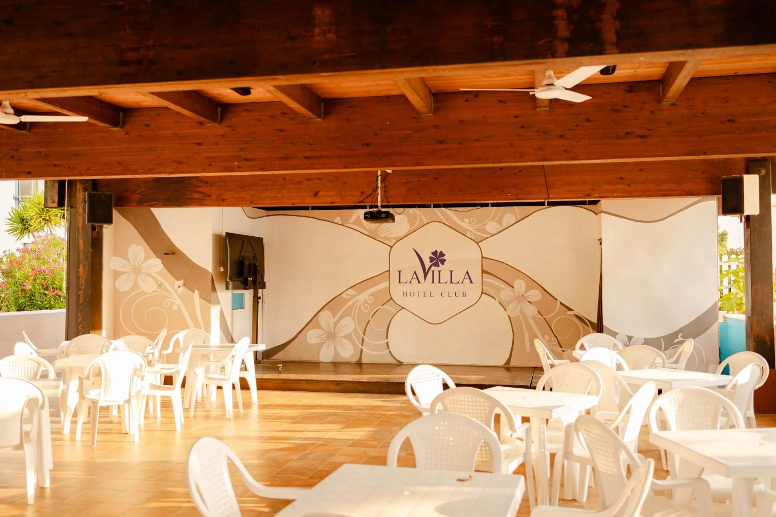 Restaurant/places to eat in Hotel Club La Villa