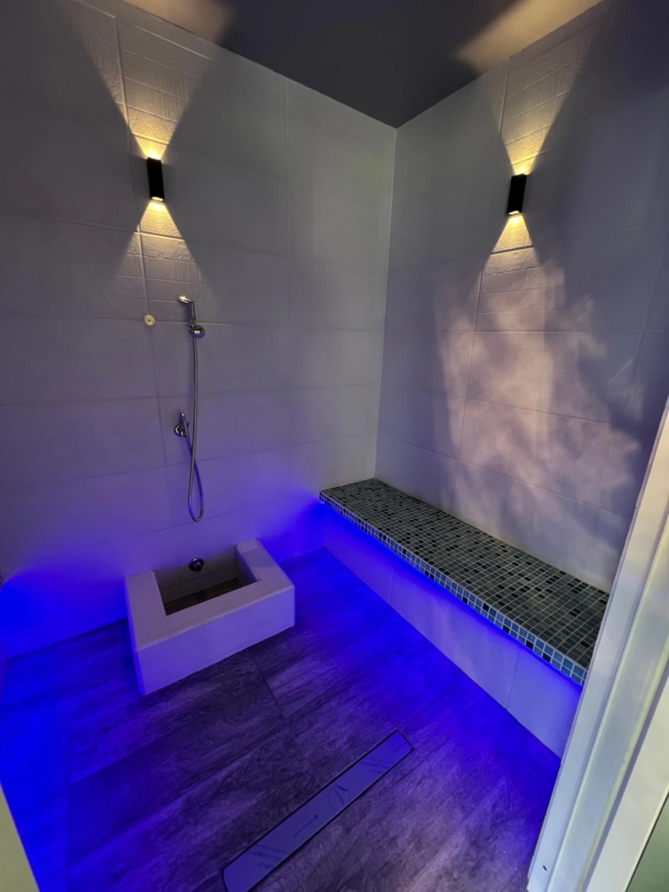 Steam room in Springhills Quito Airport