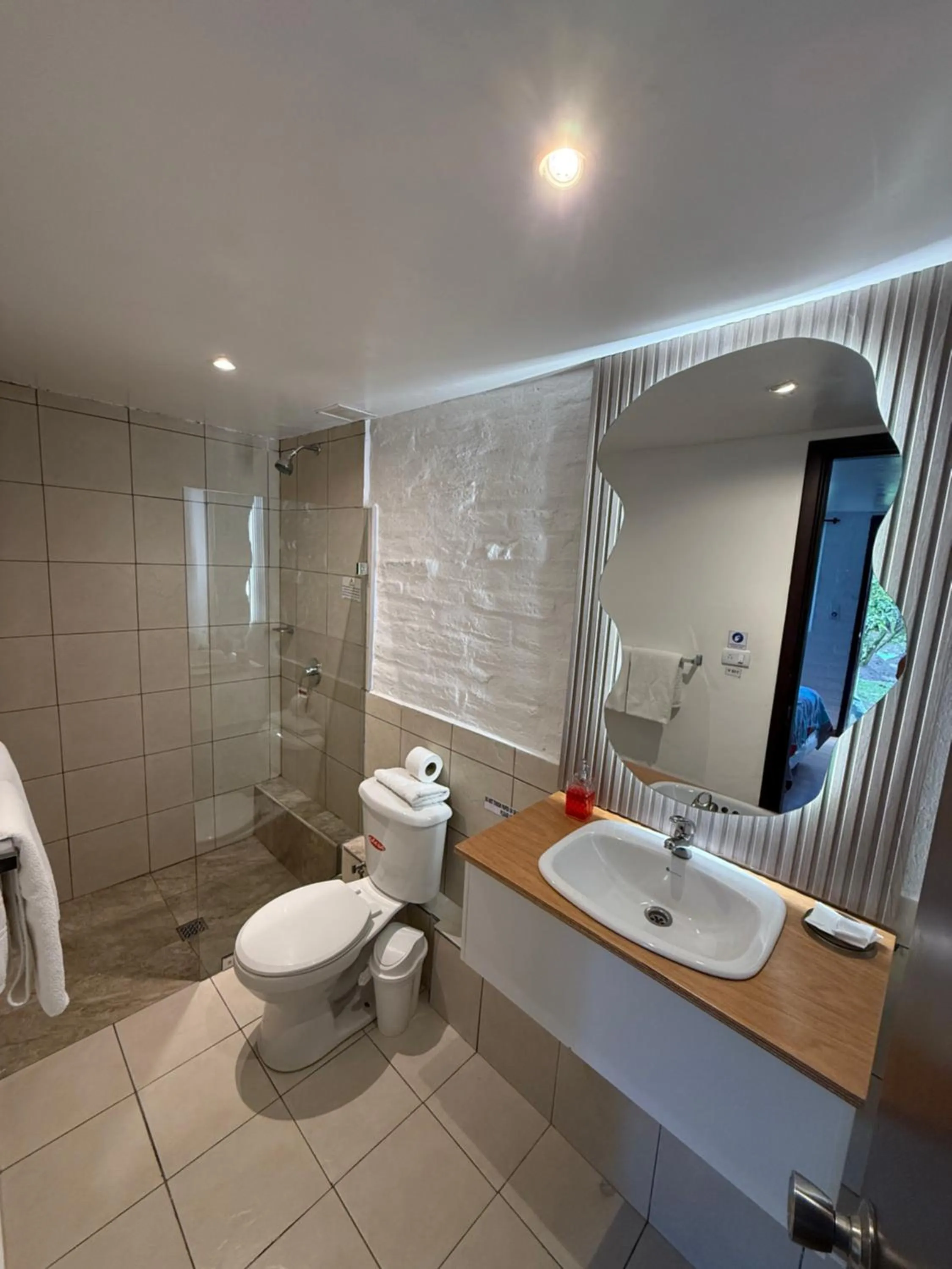 Bathroom in Springhills Quito Airport