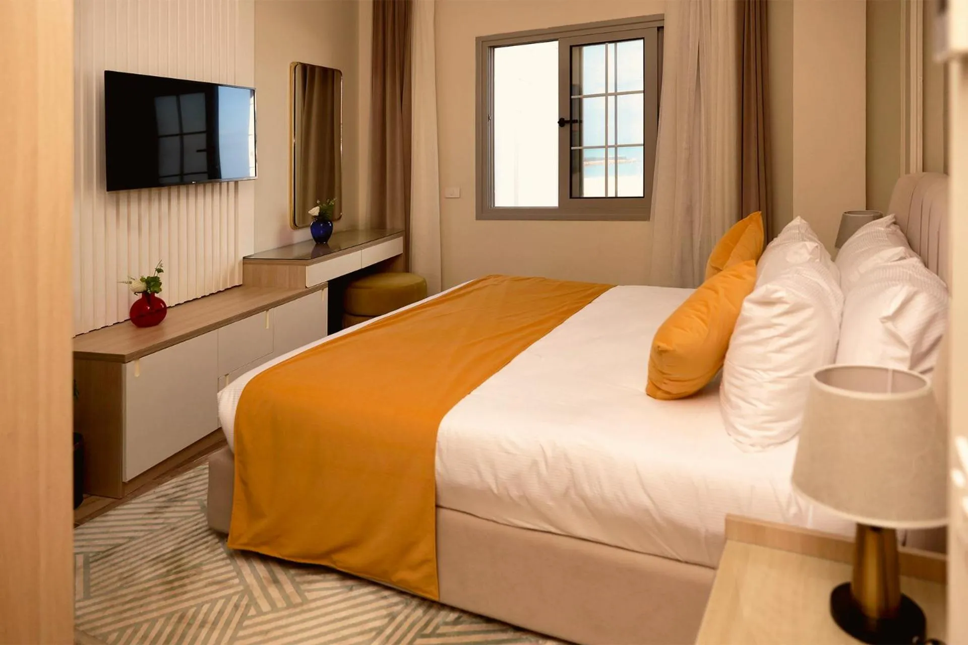 Bedroom, Bed in Crystal Lotus Luxury Palace - By Pickalbatros