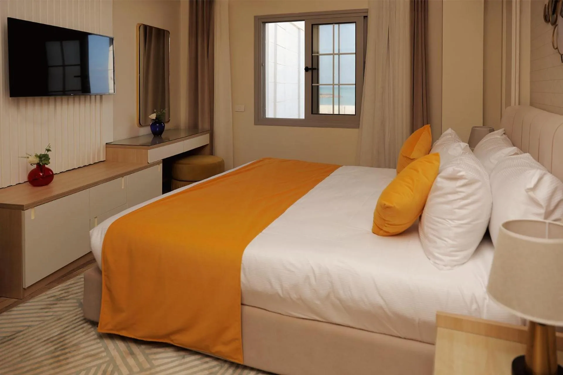 Bedroom, Bed in Crystal Lotus Luxury Palace - By Pickalbatros