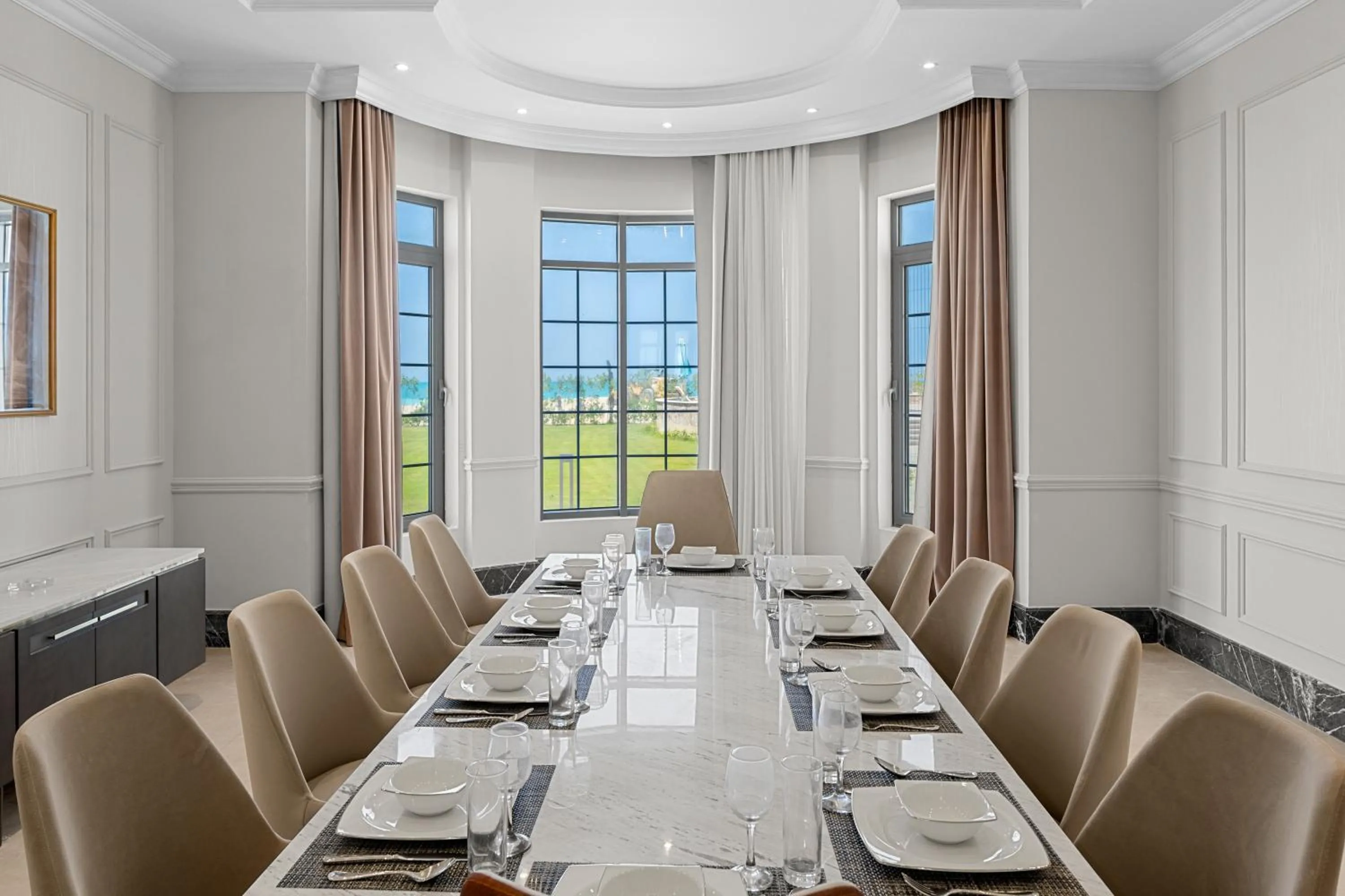 Dinner in Crystal Lotus Luxury Palace - By Pickalbatros