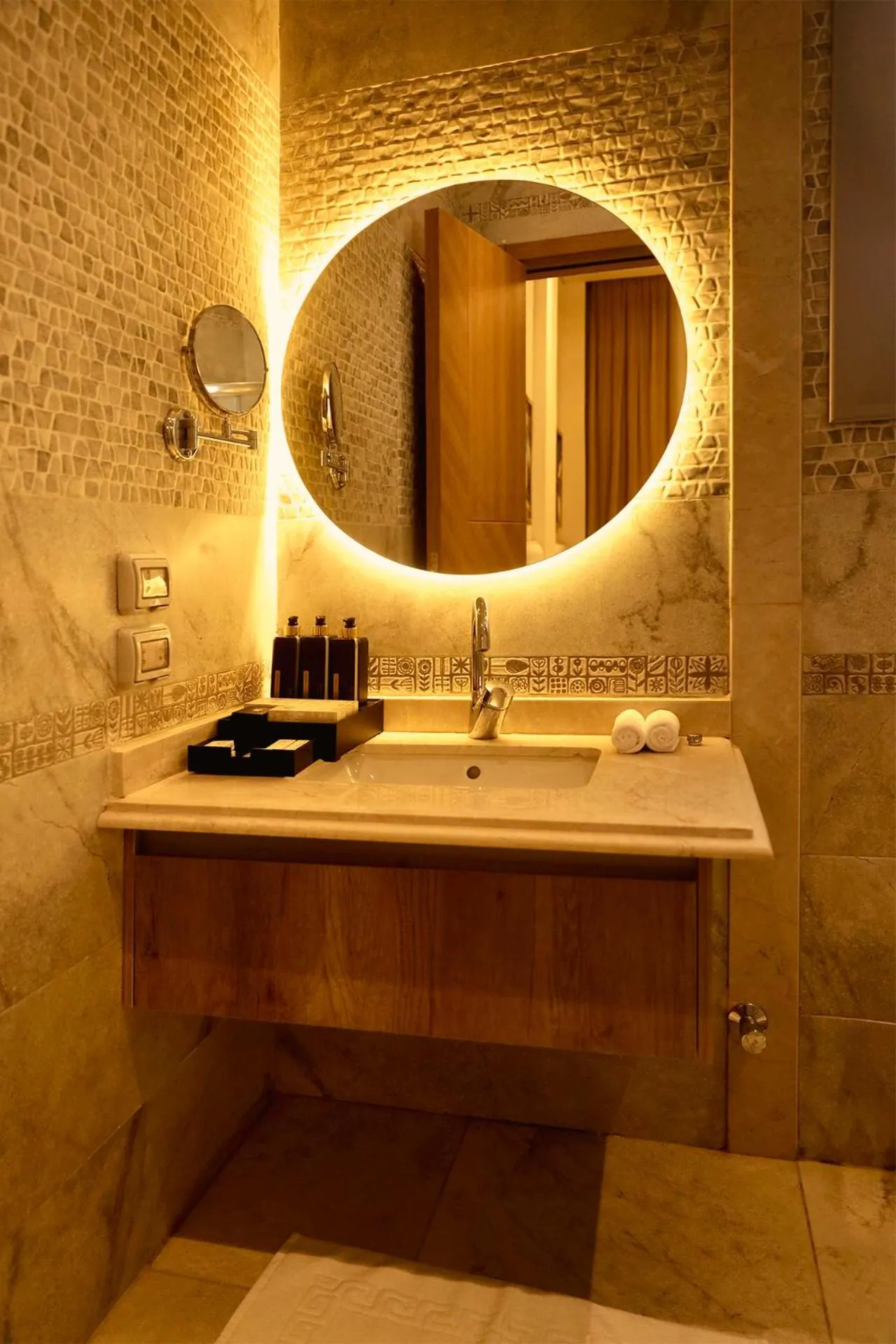 Bathroom in Crystal Lotus Luxury Palace - By Pickalbatros