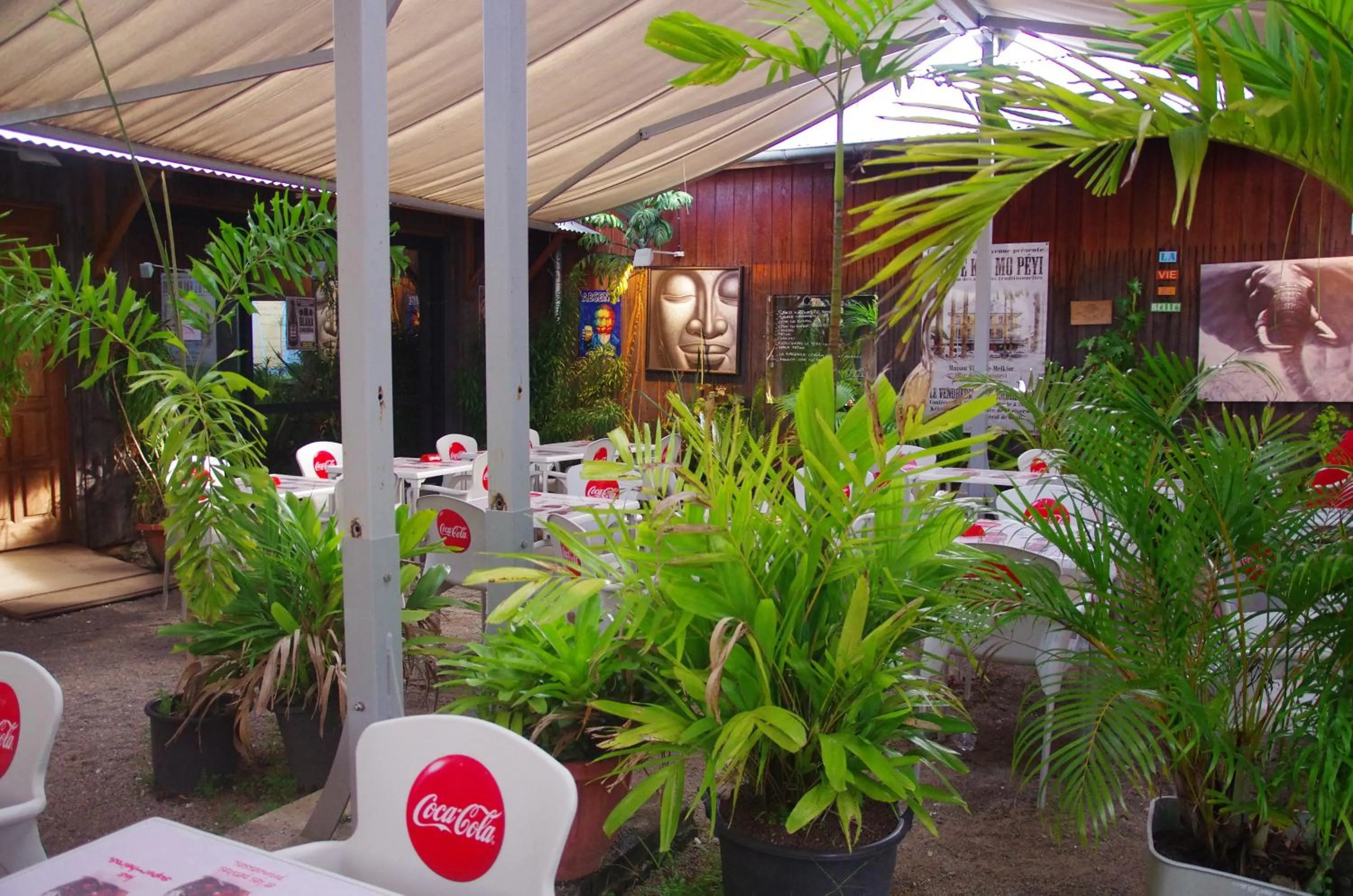 Restaurant/places to eat in Hôtel des Palmistes