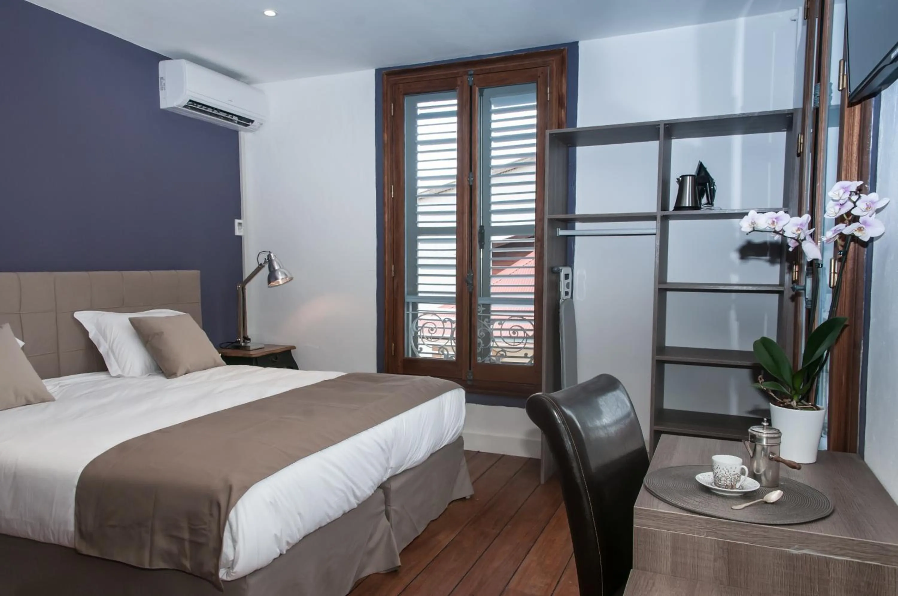 Photo of the whole room, Bed in Hôtel des Palmistes