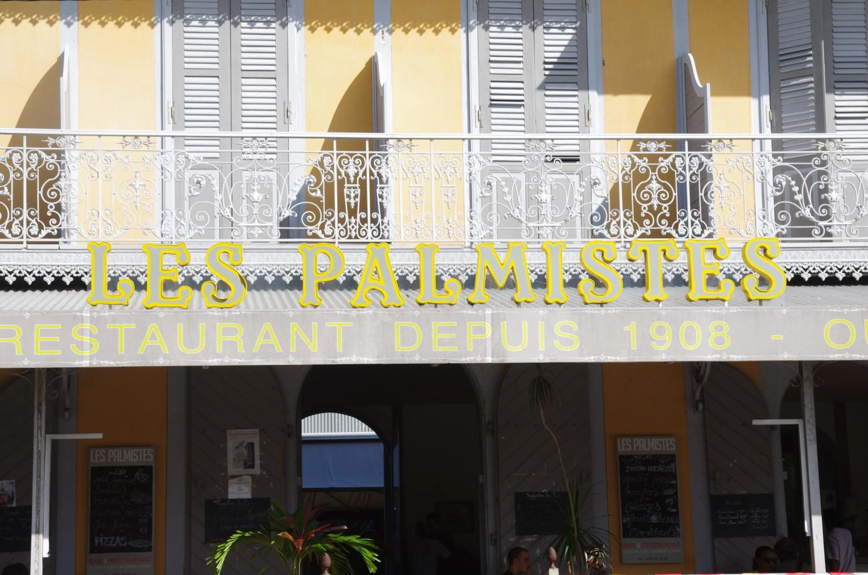 Facade/entrance in Hôtel des Palmistes