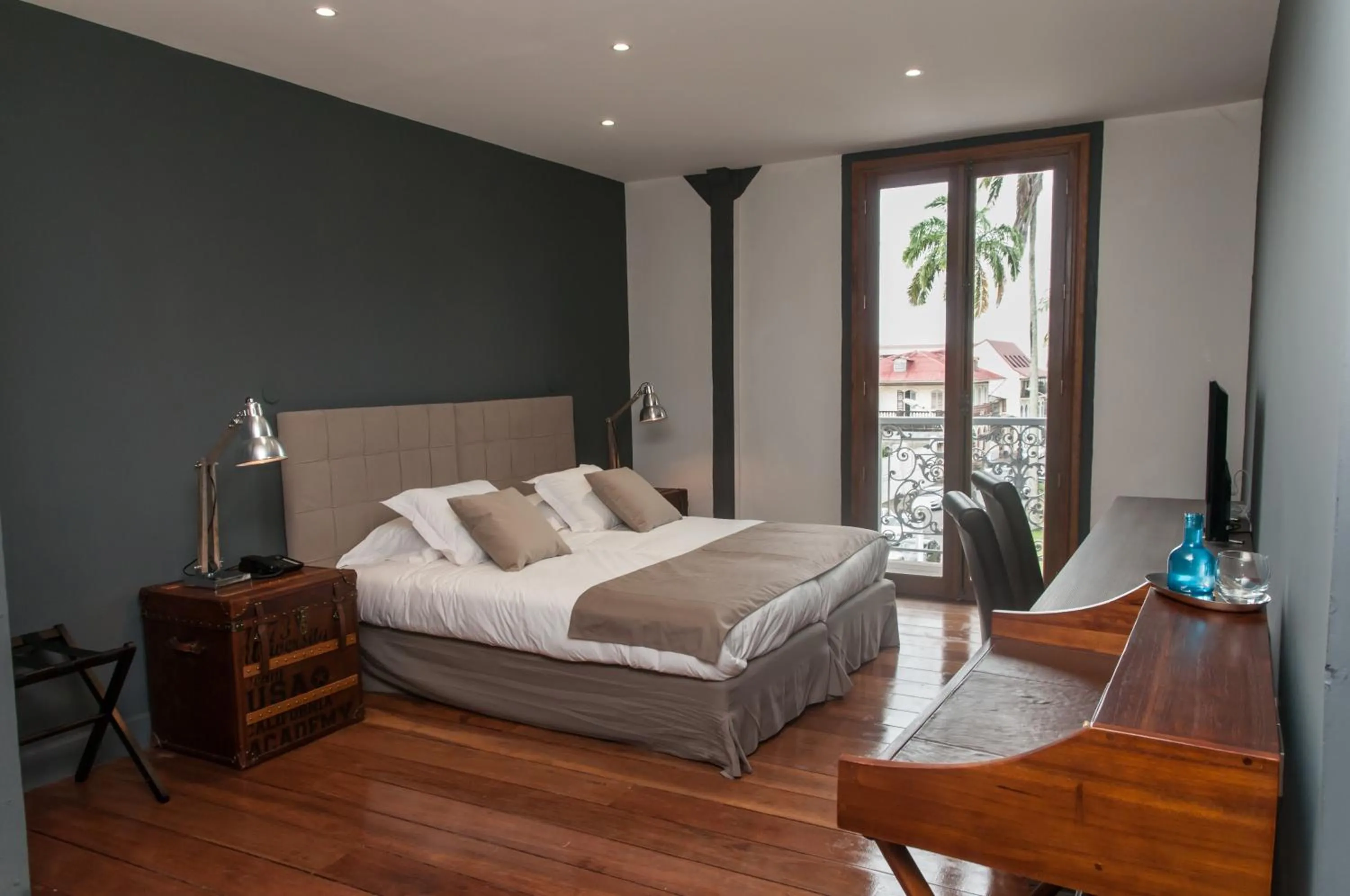 Photo of the whole room, Bed in Hôtel des Palmistes