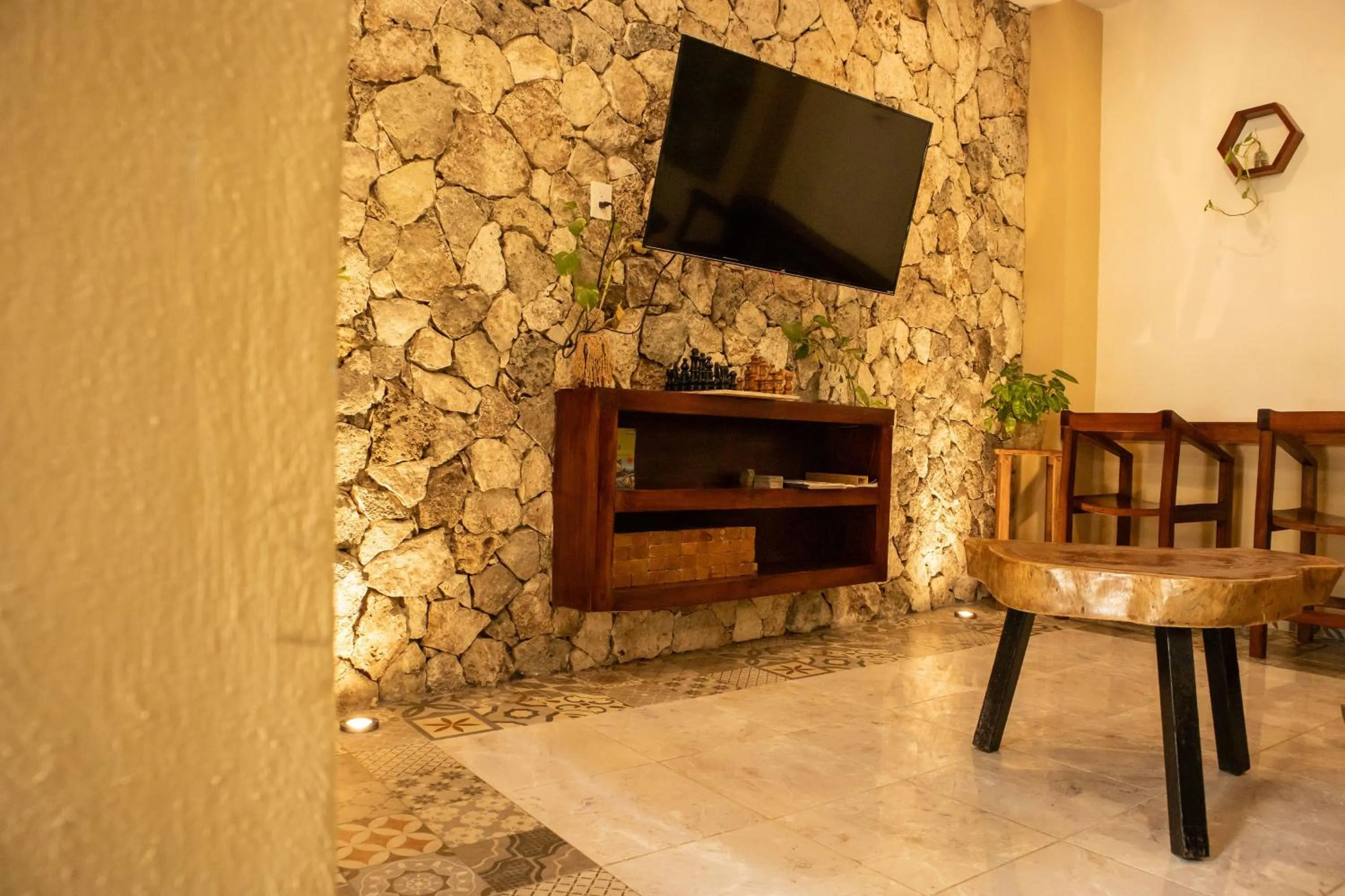 Game Room in Hotel Tunich Naj & Hostal