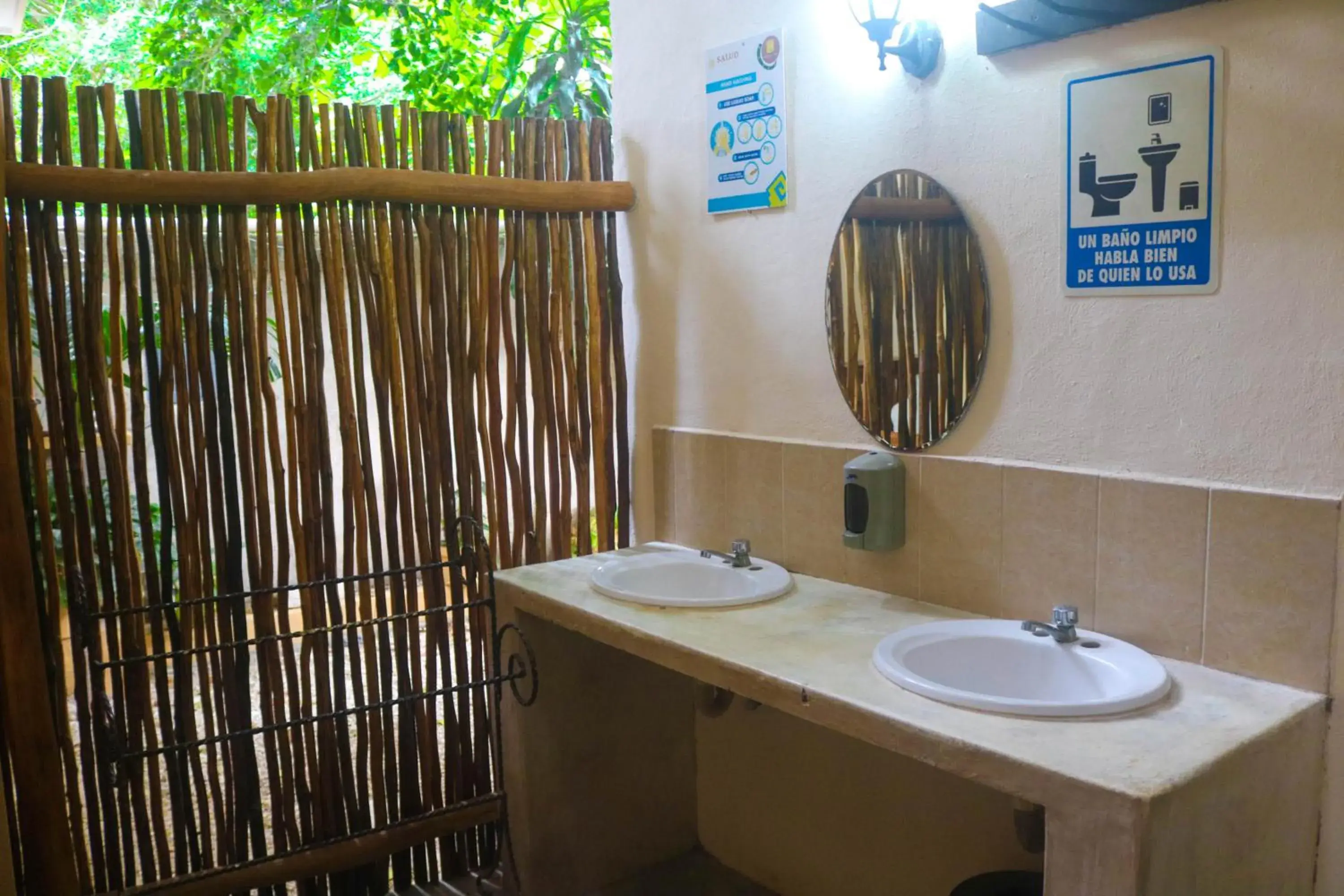 Standard Quadruple Room in Hotel Tunich Naj & Hostal Standard Quadruple Room in Hotel Tunich Naj & Hostal